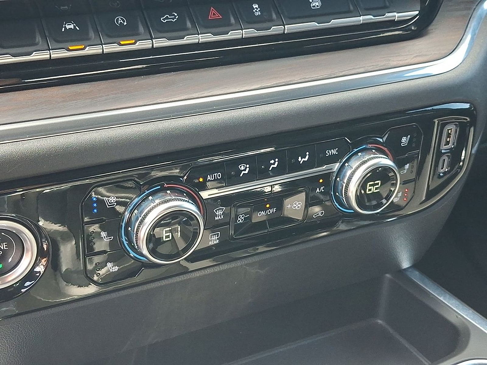 2024 GMC Sierra 1500 SLT - Photo 34
