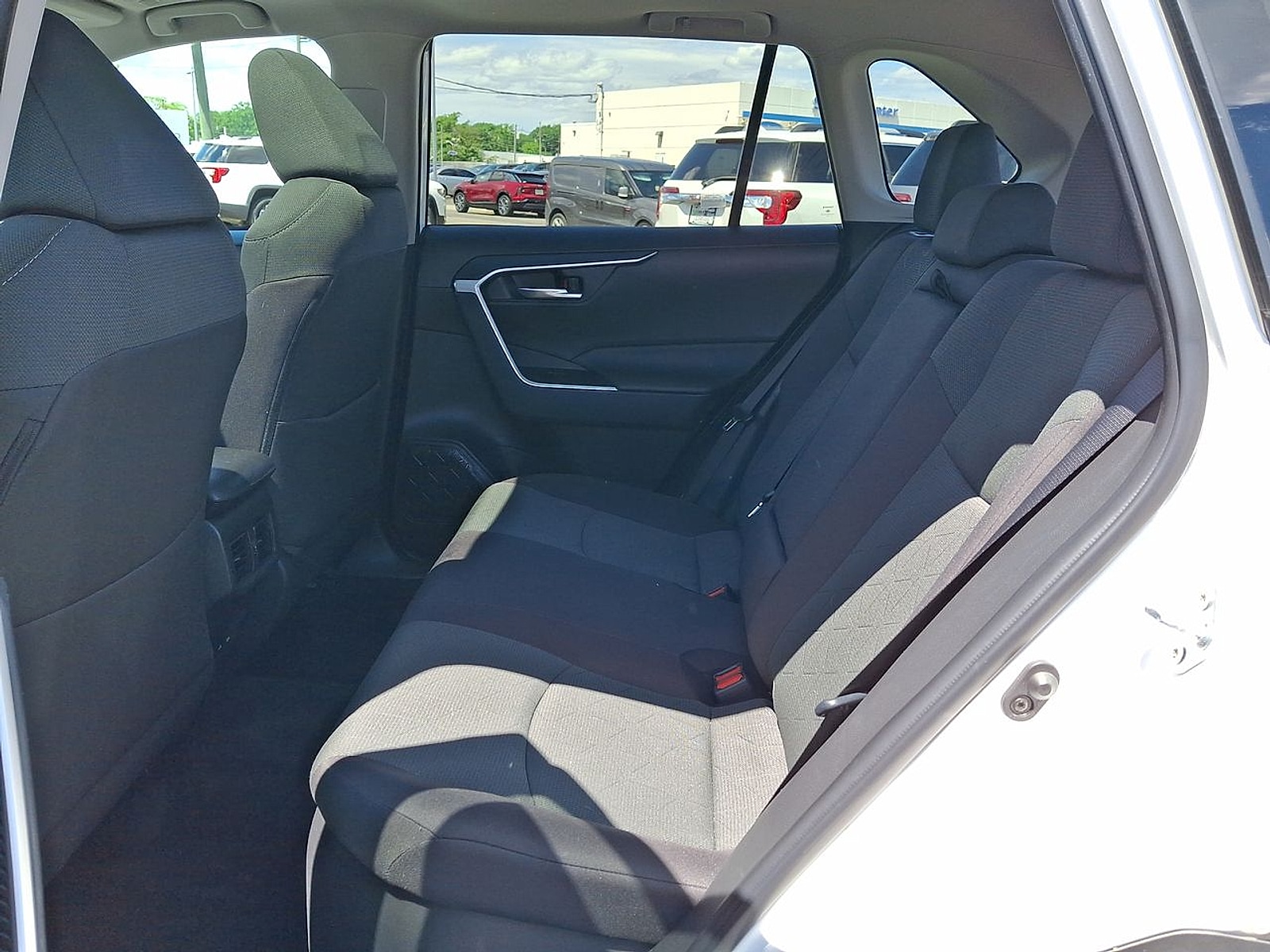 2023 Toyota RAV4 XLE - Photo 25