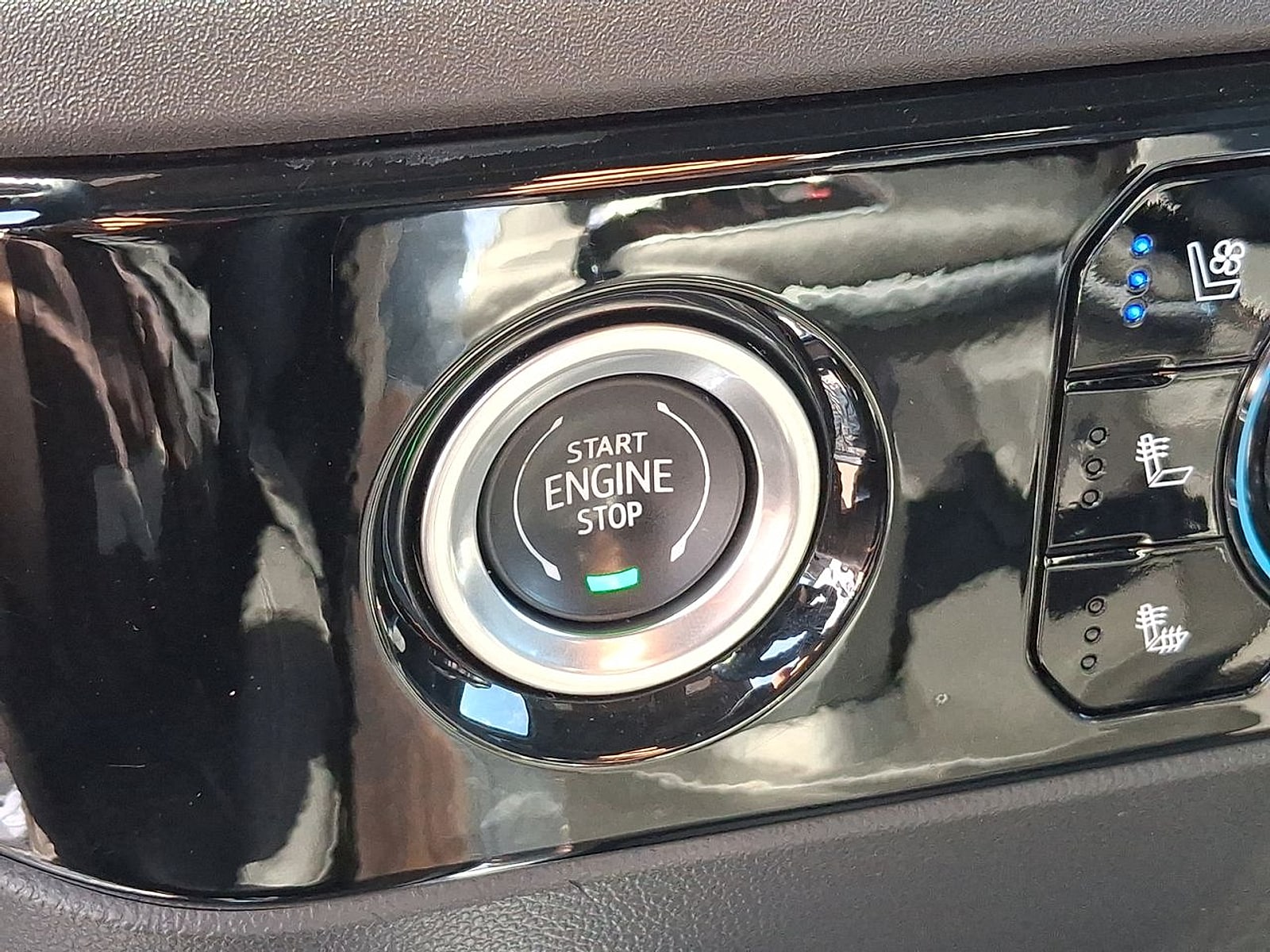2024 GMC Sierra 1500 SLT - Photo 16