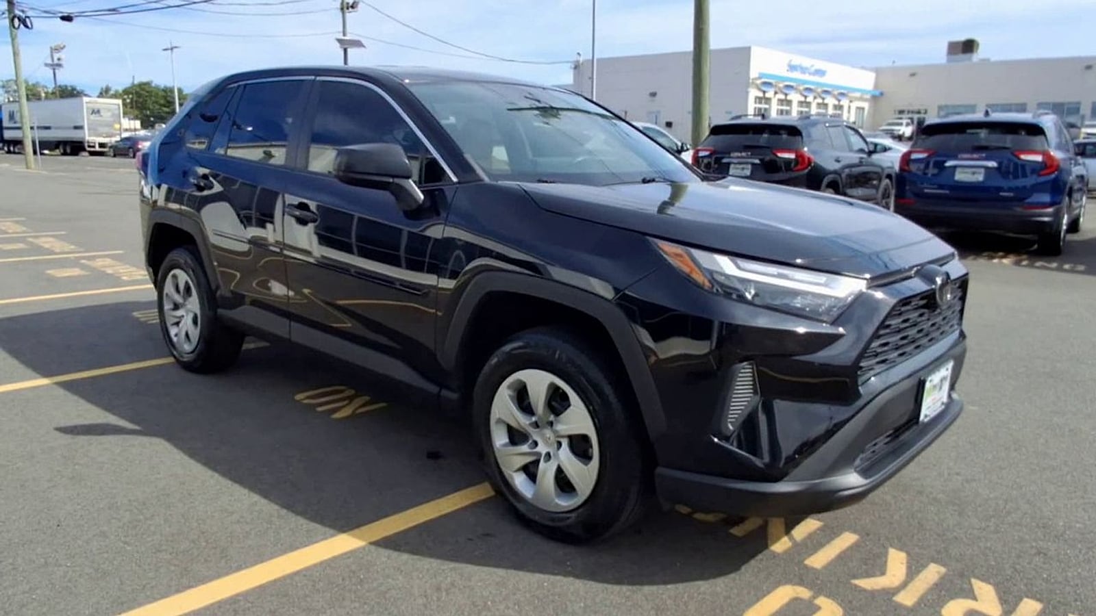 2023 Toyota RAV4 LE - Photo 8
