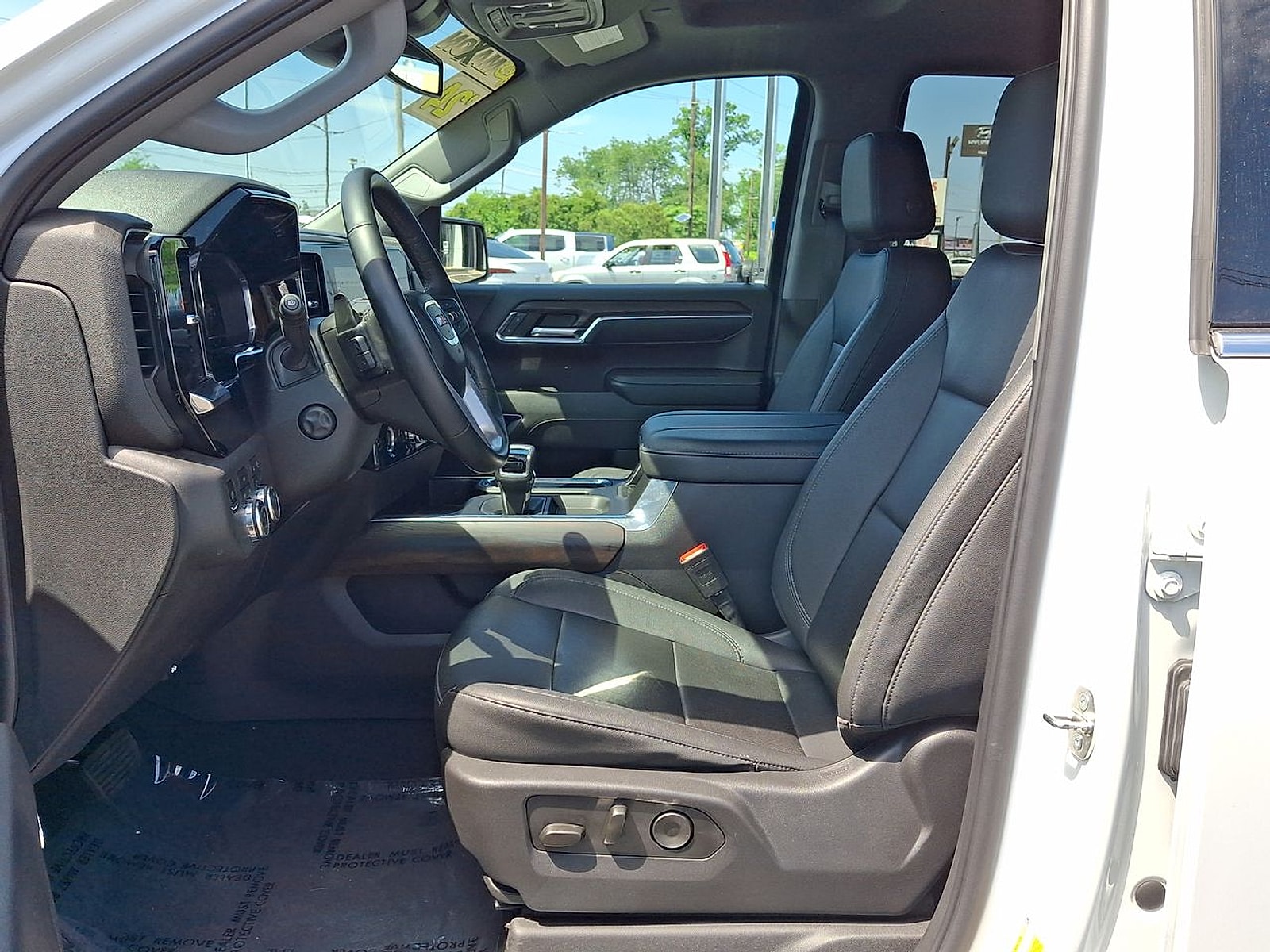 2024 GMC Sierra 1500 SLT - Photo 18
