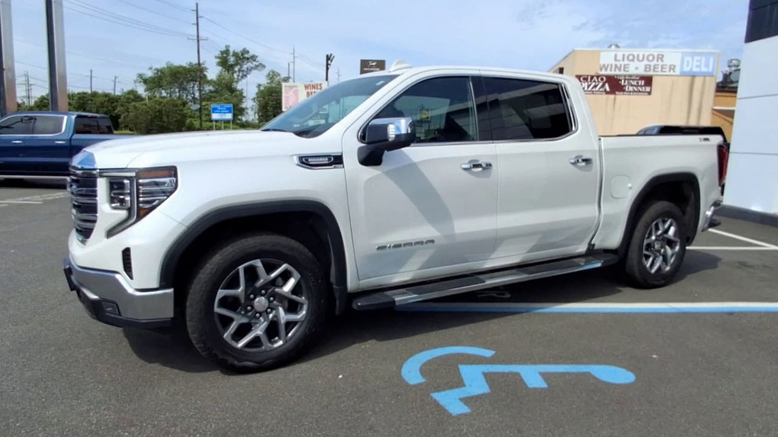2023 GMC Sierra 1500 SLT - Photo 6