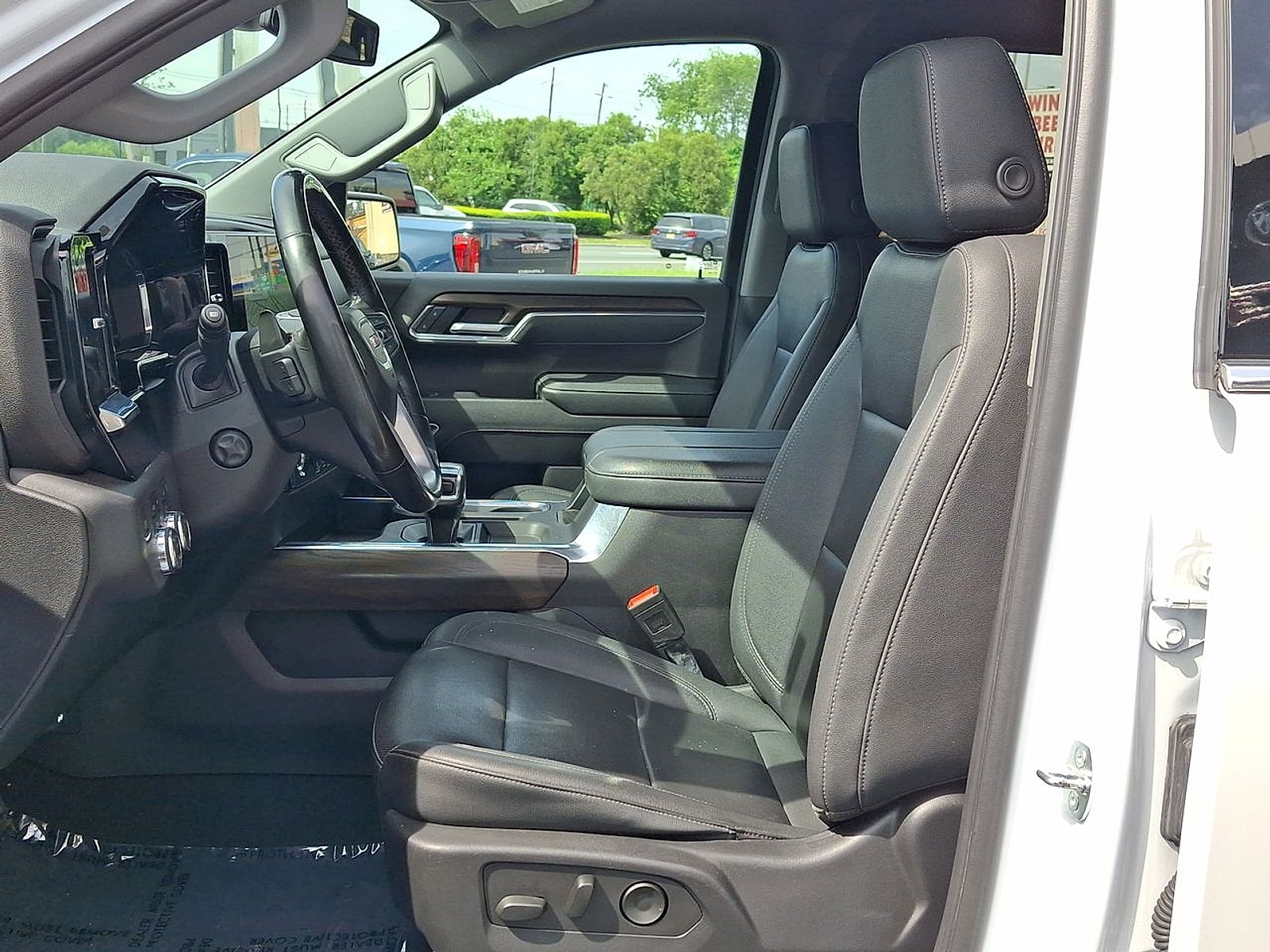 2023 GMC Sierra 1500 SLT - Photo 19