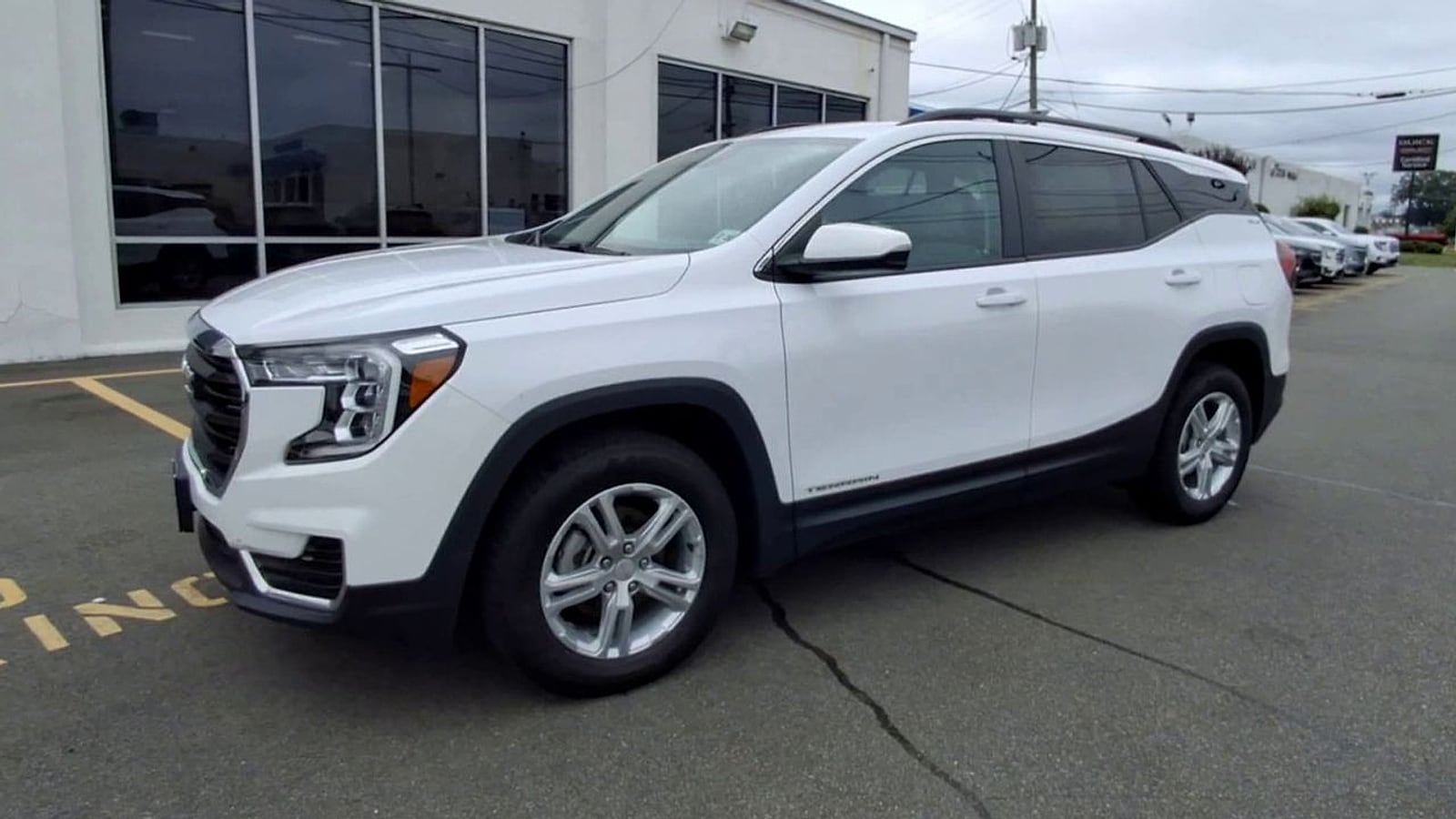2023 GMC Terrain SLE - Photo 6