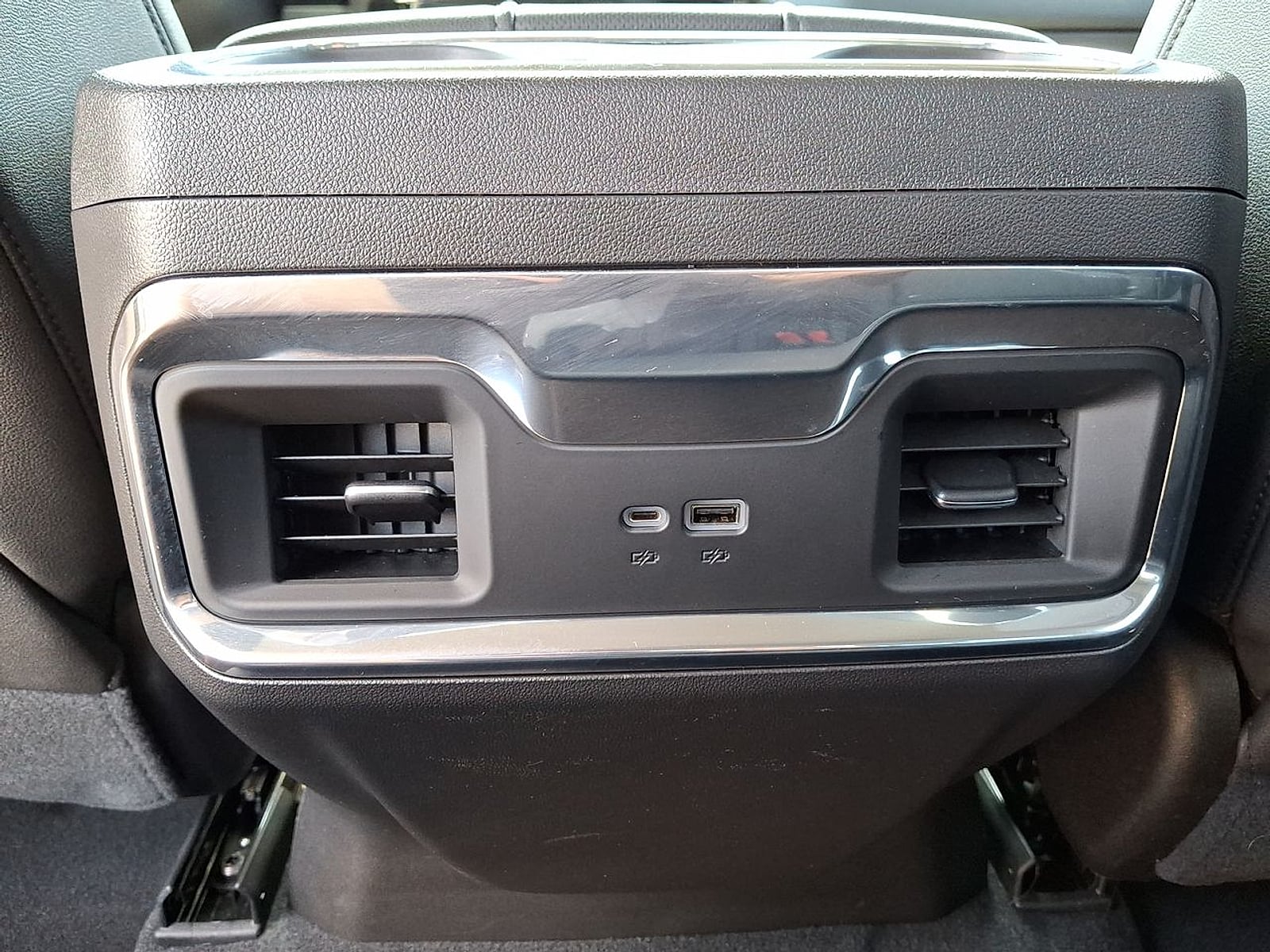 2024 GMC Sierra 1500 SLT - Photo 20