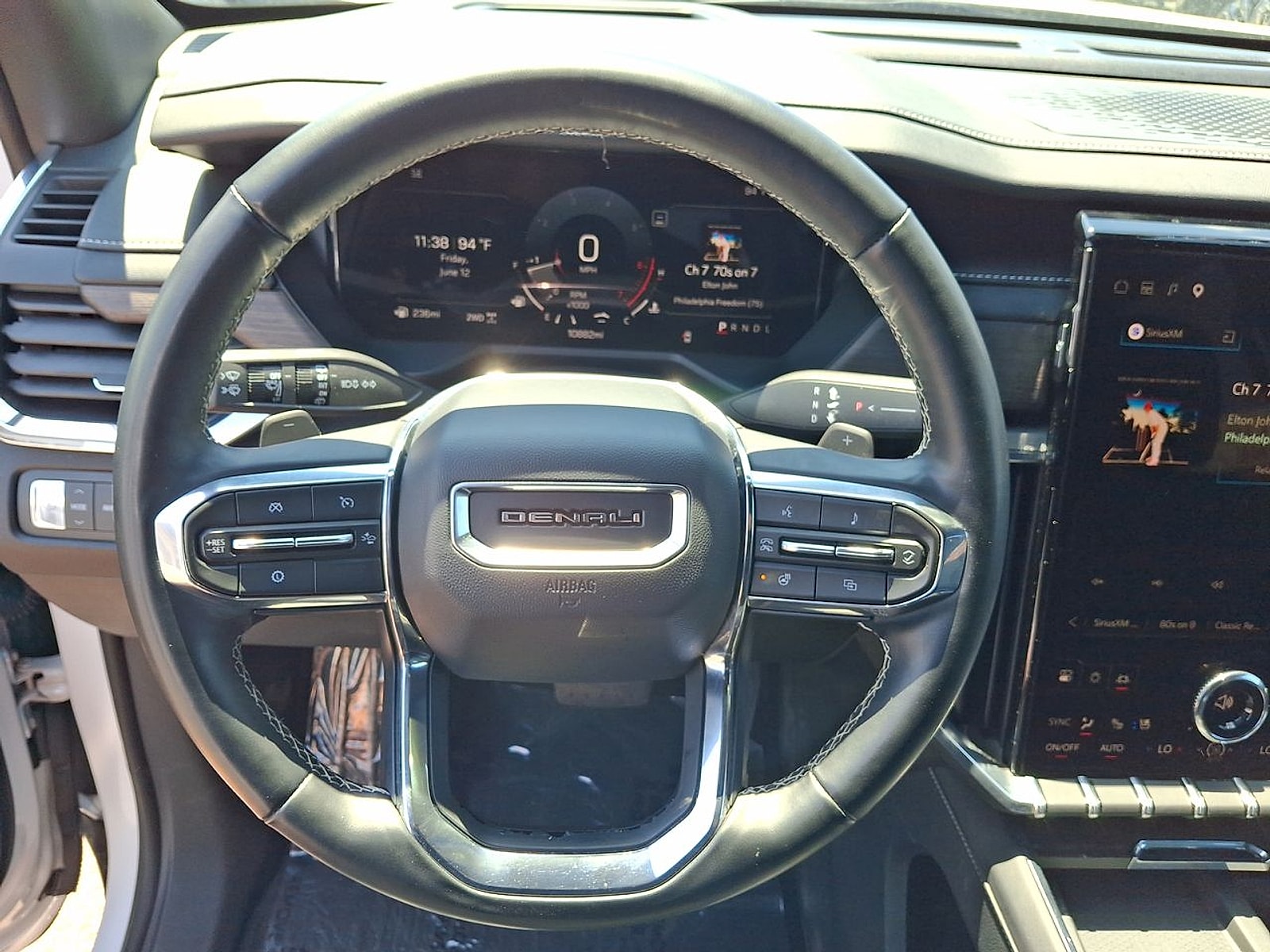 2024 GMC Acadia Denali - Photo 11