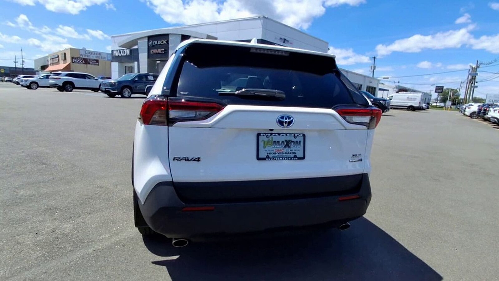 2023 Toyota RAV4 XLE - Photo 3