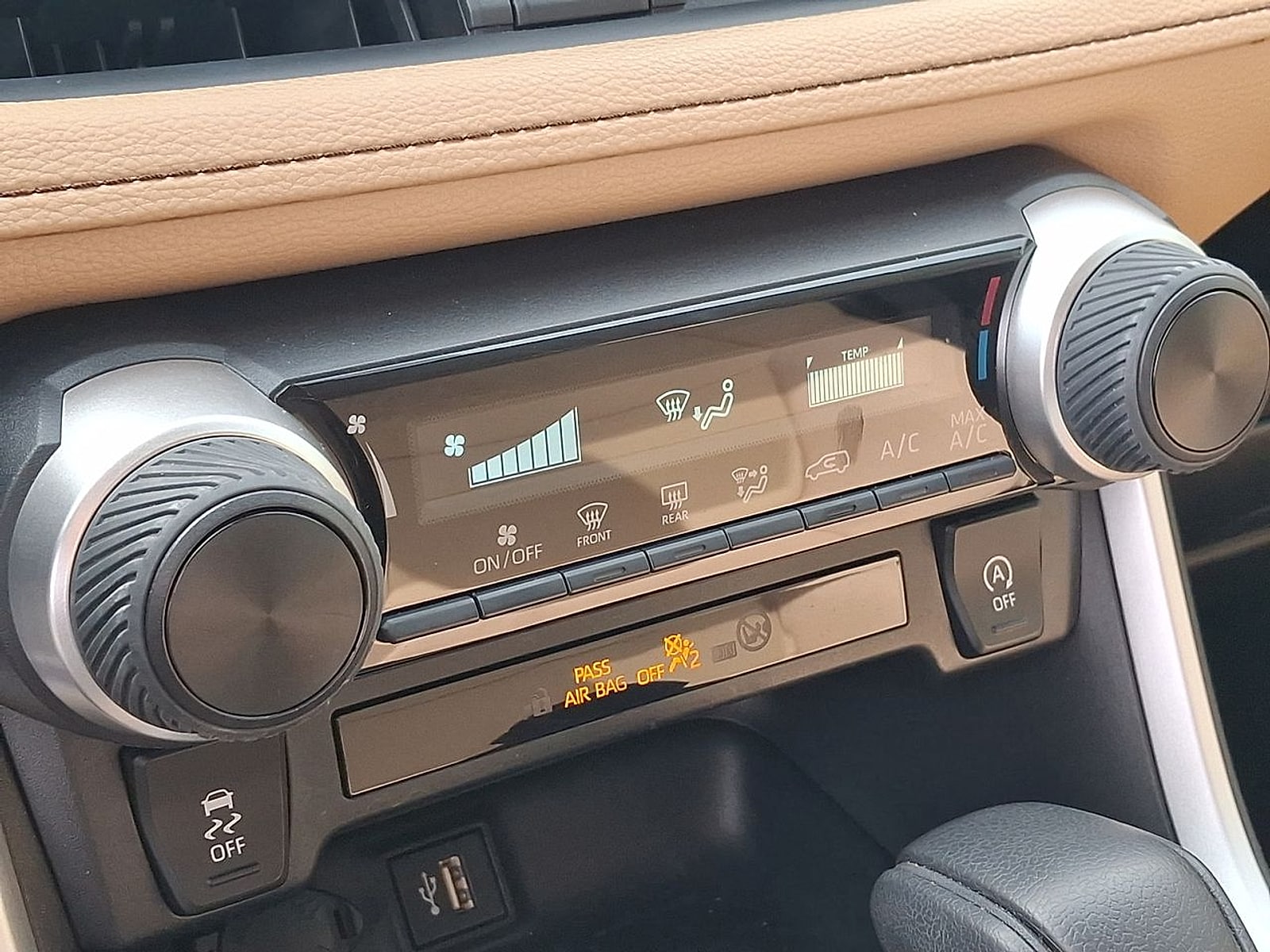 2023 Toyota RAV4 LE - Photo 34