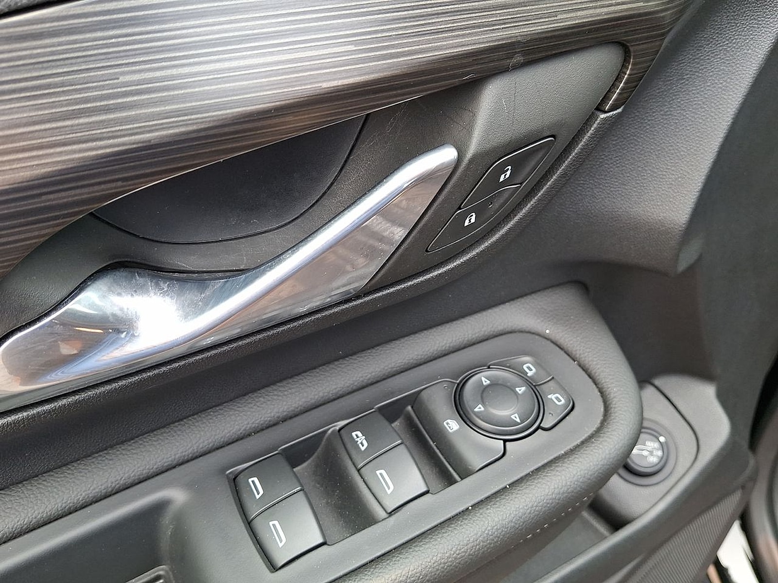 2023 GMC Terrain SLE - Photo 23