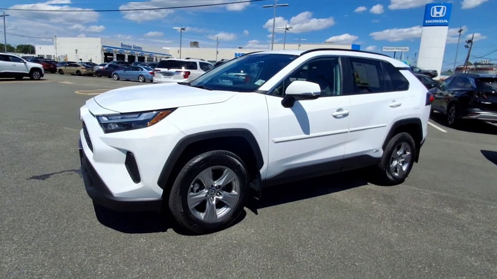 2023 Toyota RAV4 XLE - Photo 6
