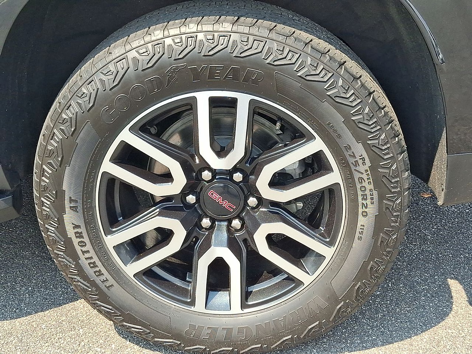 2023 GMC Yukon AT4 - Photo 33