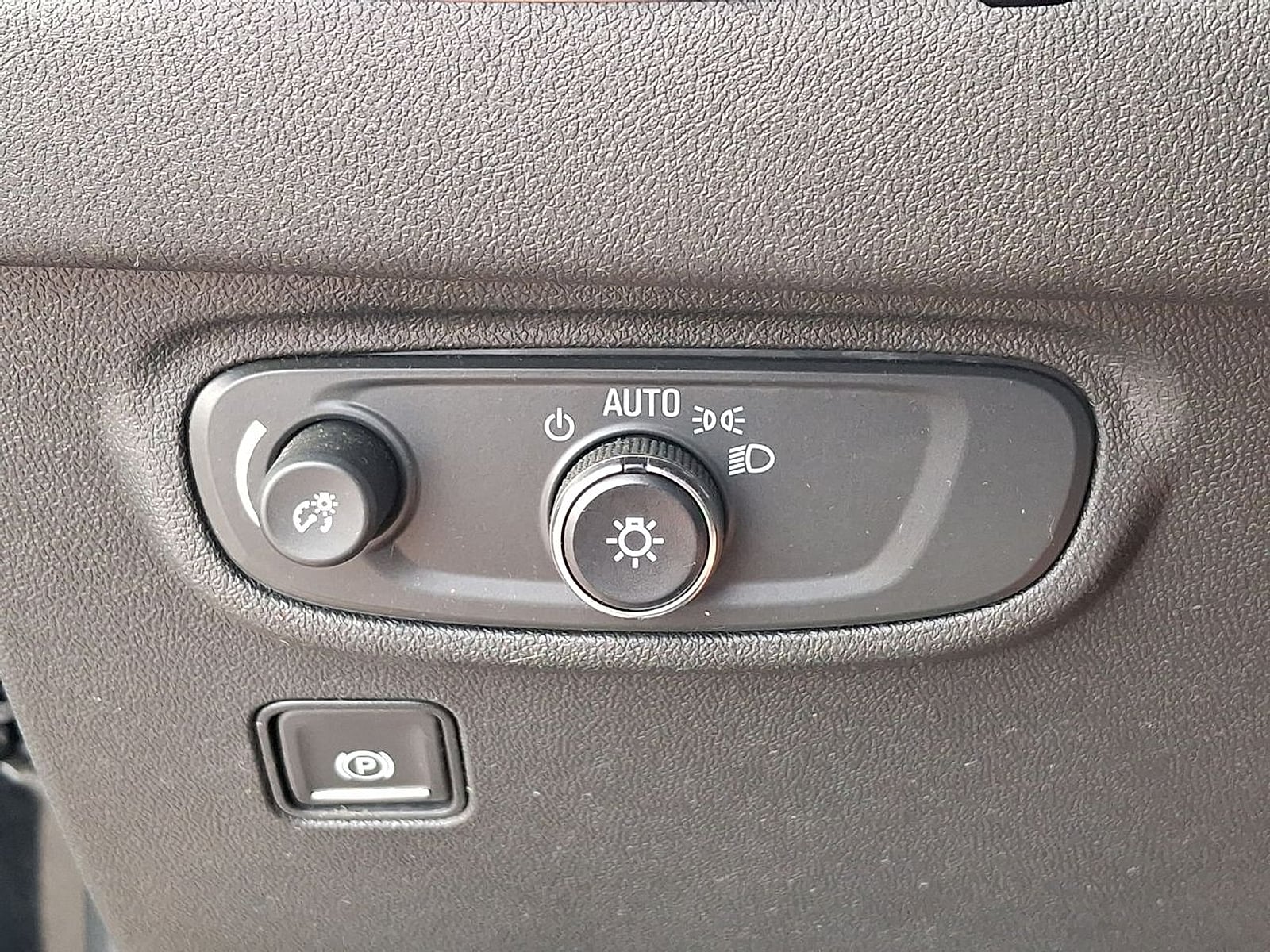 2023 GMC Terrain SLE - Photo 18