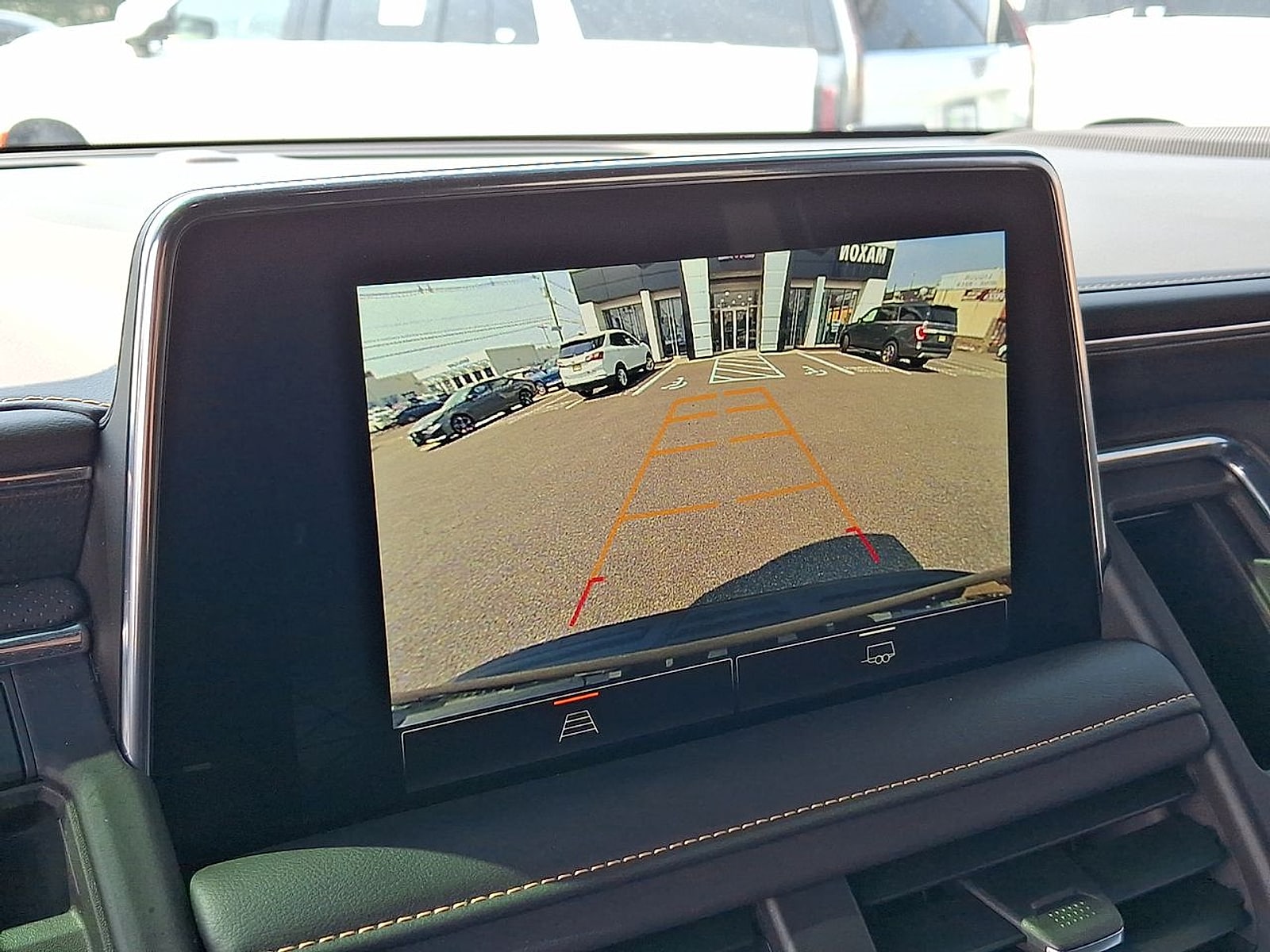 2023 GMC Yukon AT4 - Photo 15
