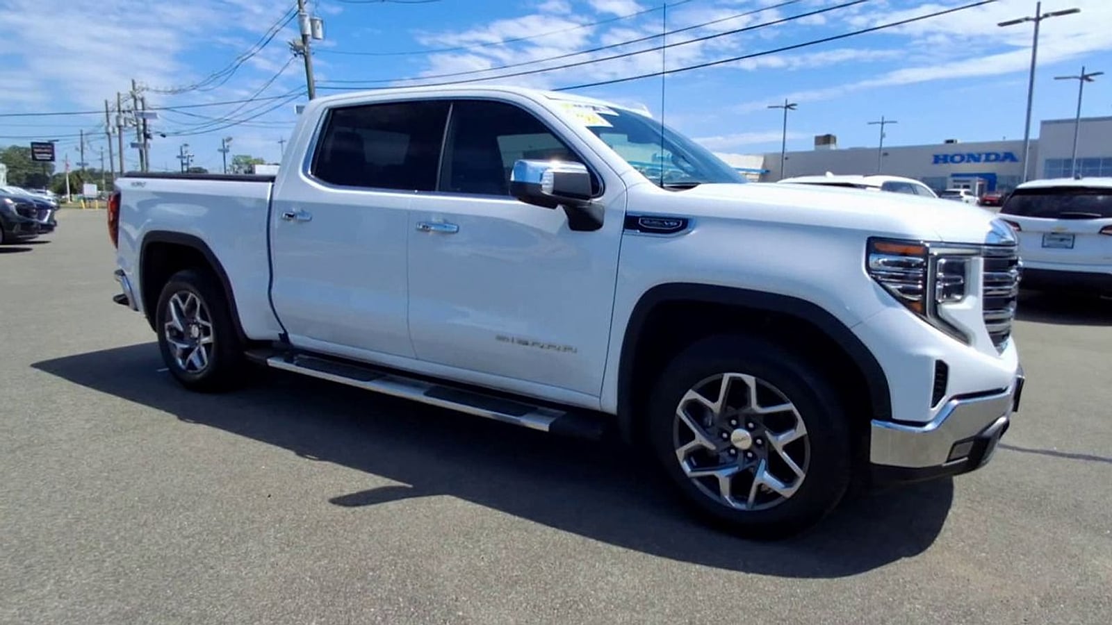 2024 GMC Sierra 1500 SLT - Photo 8