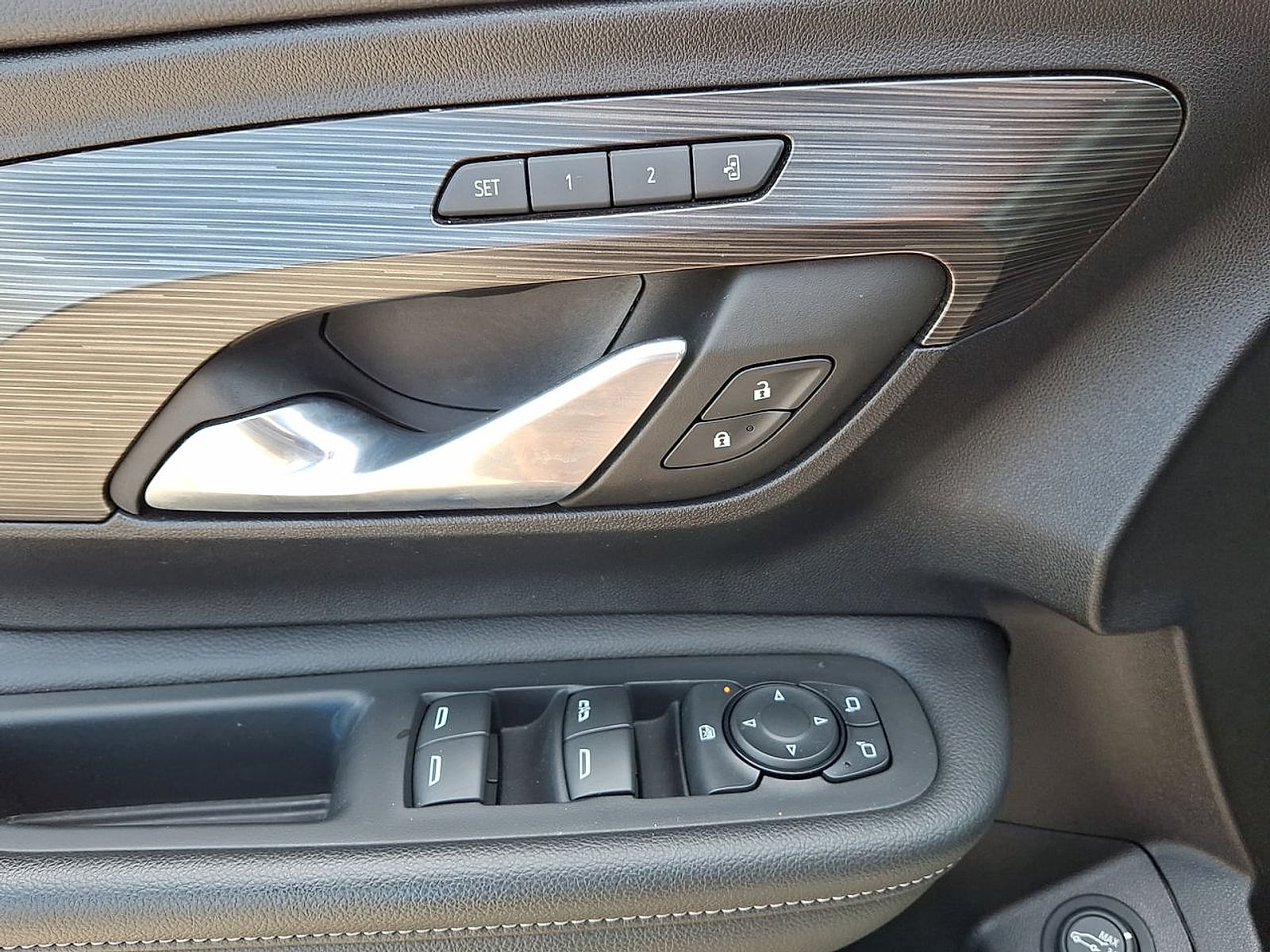 2024 GMC Terrain SLT - Photo 22
