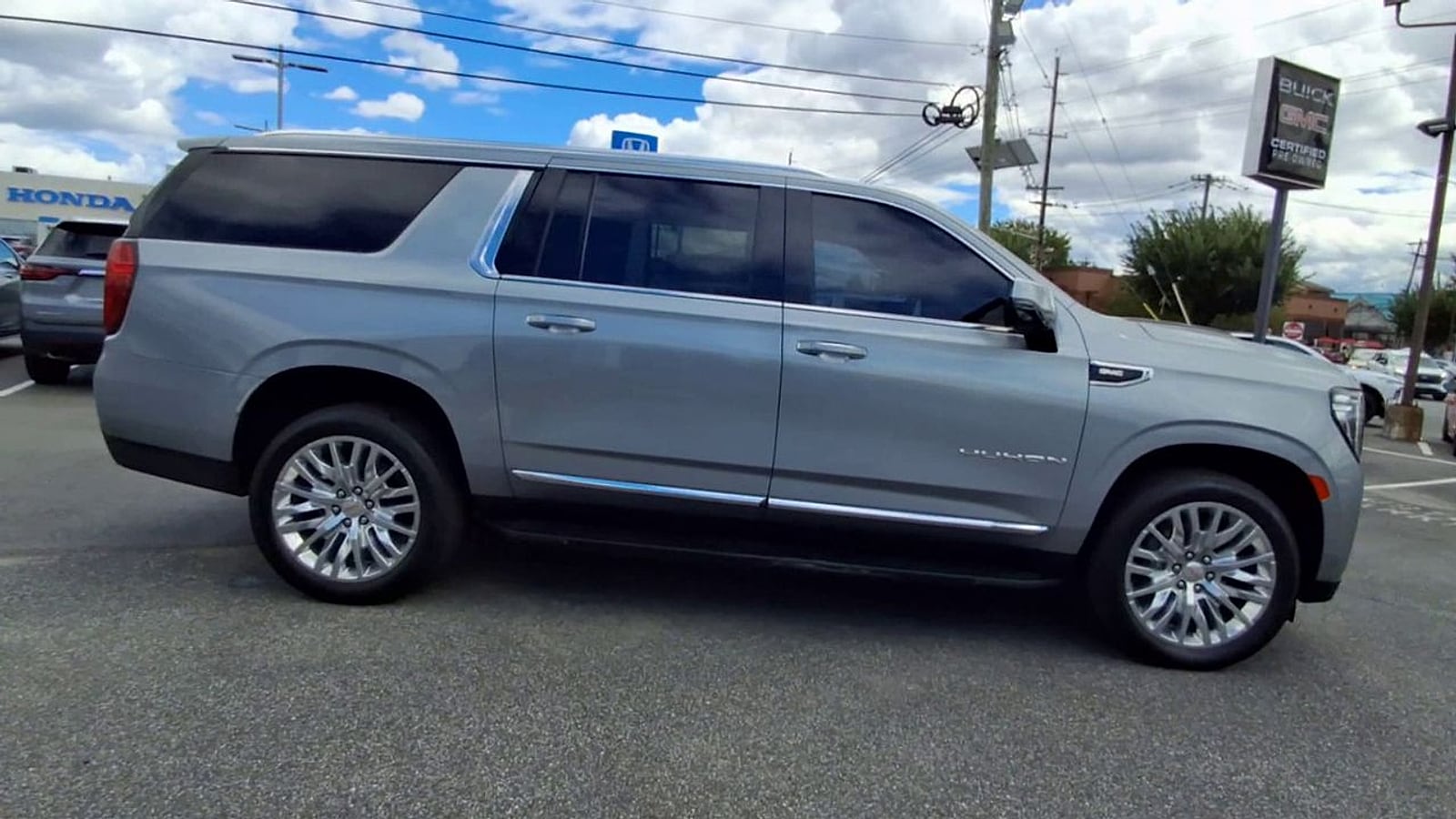 2024 GMC Yukon XL SLT - Photo 9
