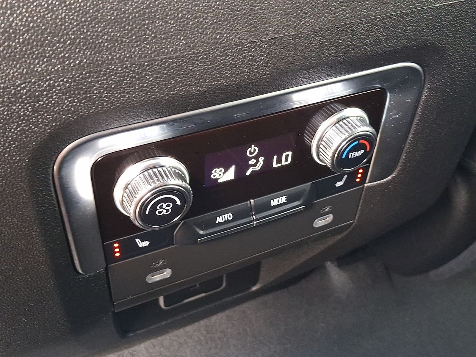 2024 GMC Yukon XL SLT - Photo 21