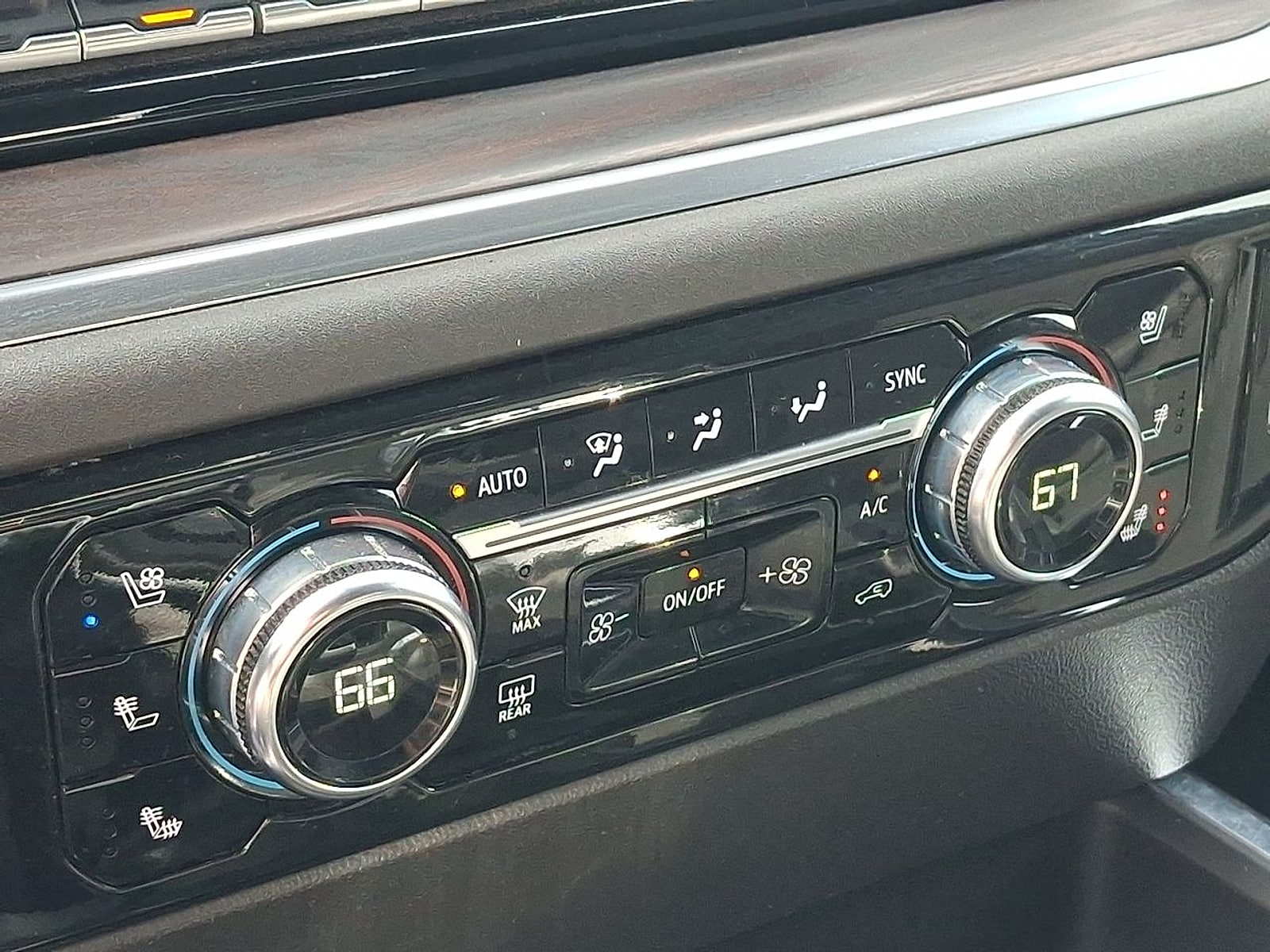 2023 GMC Sierra 1500 SLT - Photo 35