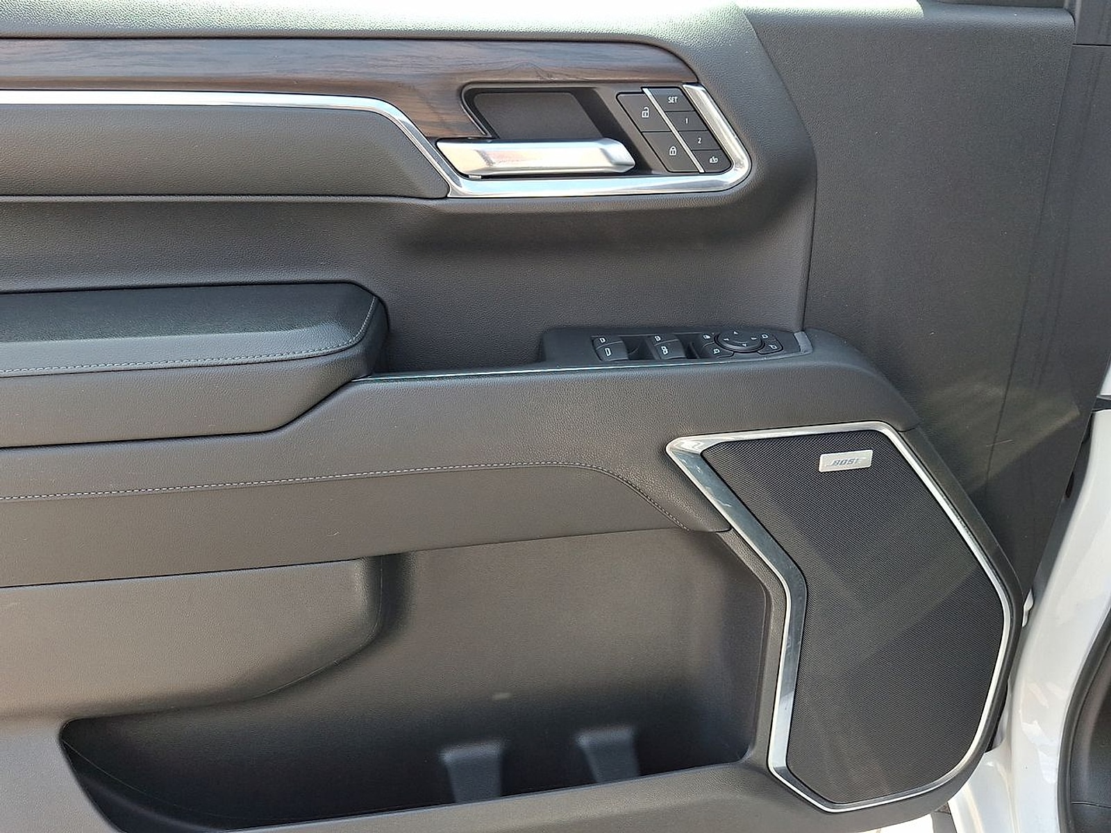 2024 GMC Sierra 1500 SLT - Photo 21