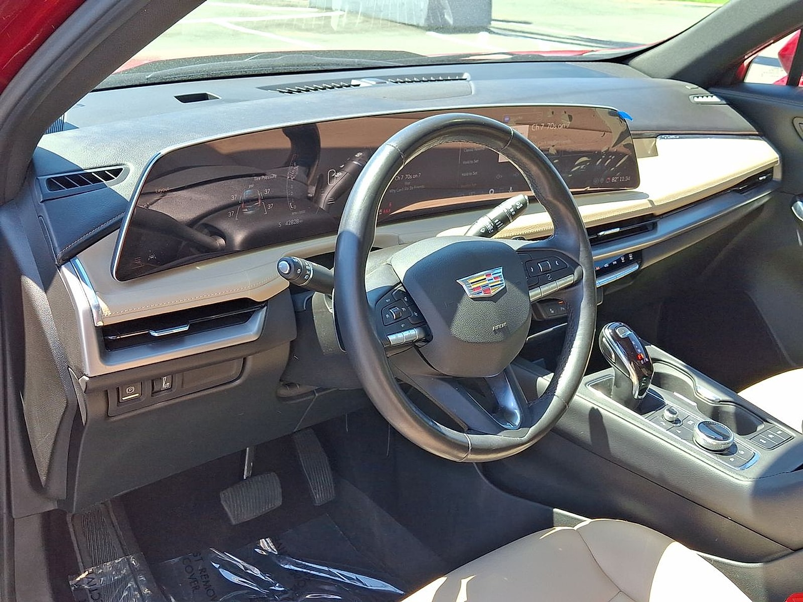 2024 Cadillac XT4 Luxury - Photo 10