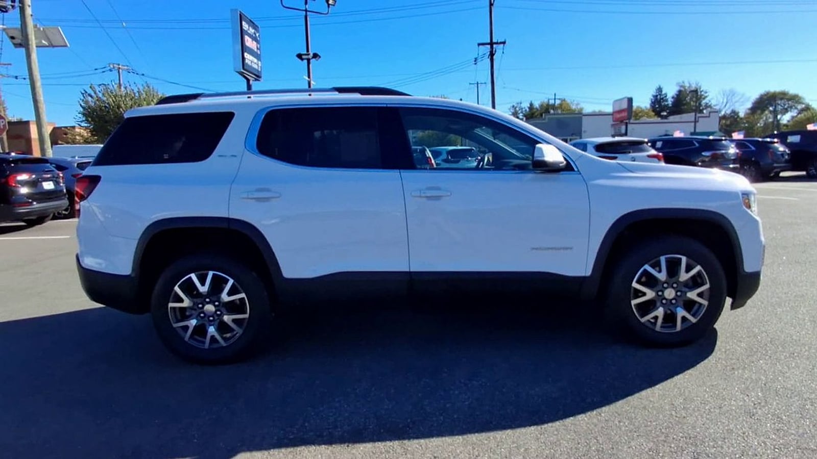 2023 GMC Acadia SLE - Photo 9