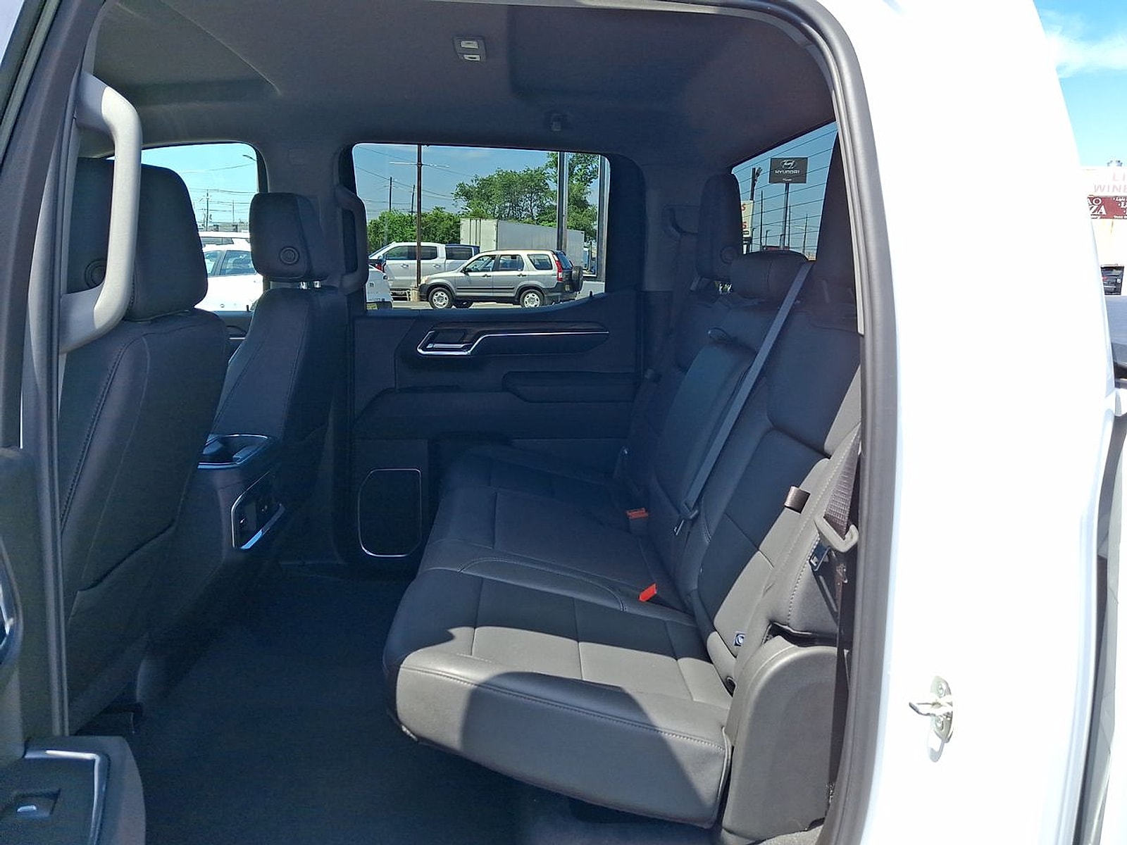 2024 GMC Sierra 1500 SLT - Photo 24