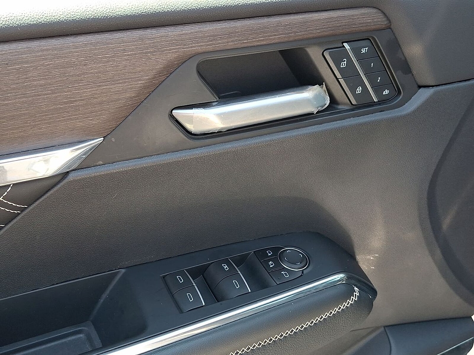 2024 GMC Acadia Denali - Photo 23