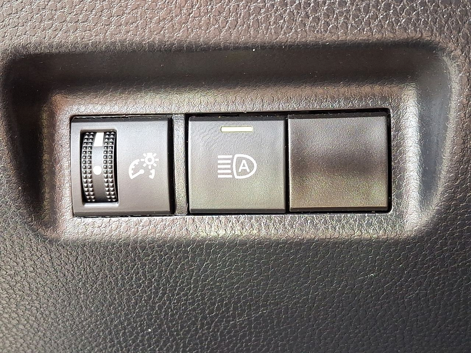 2023 Toyota RAV4 LE - Photo 17