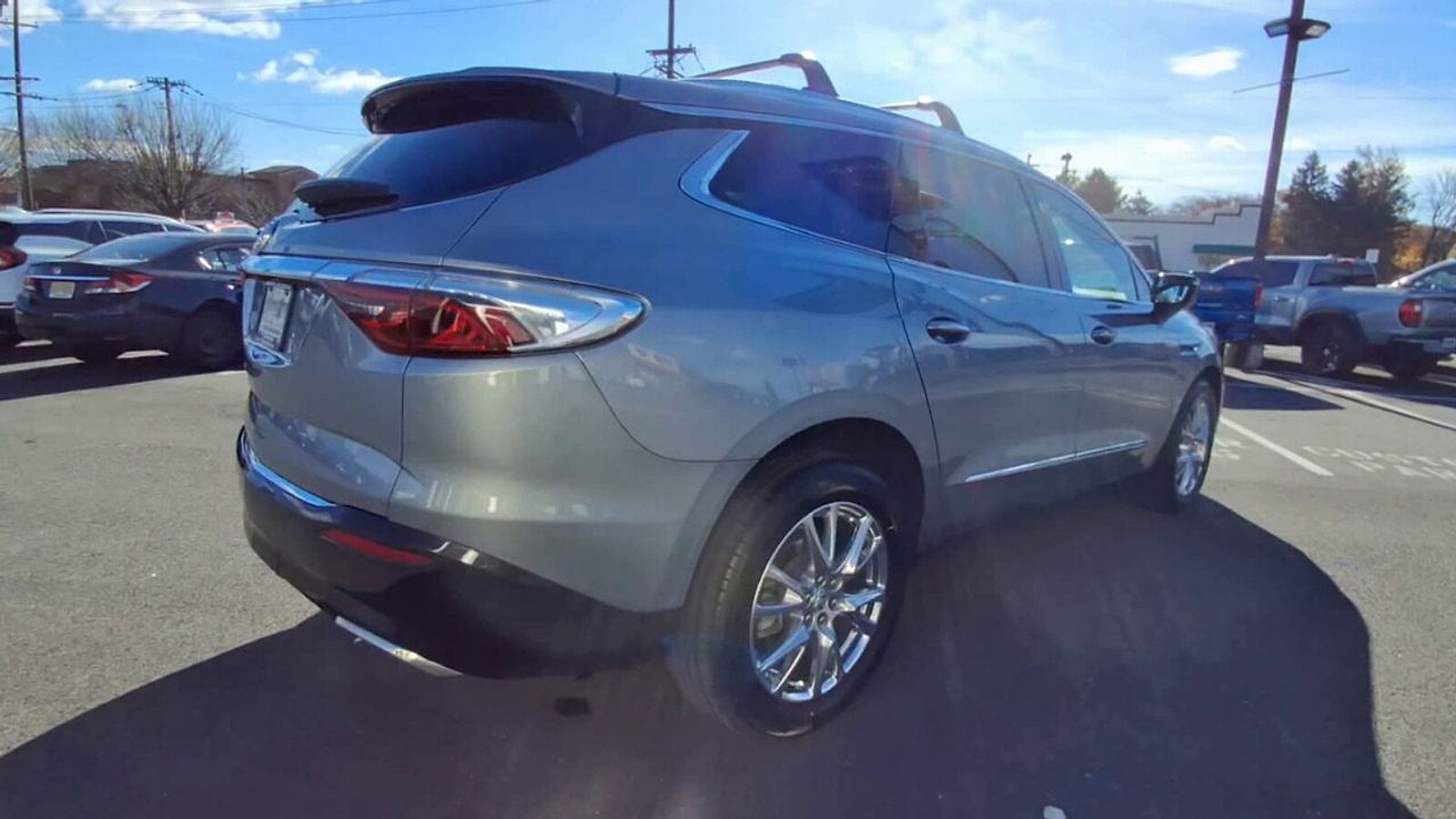 2023 Buick Enclave Essence photo 2