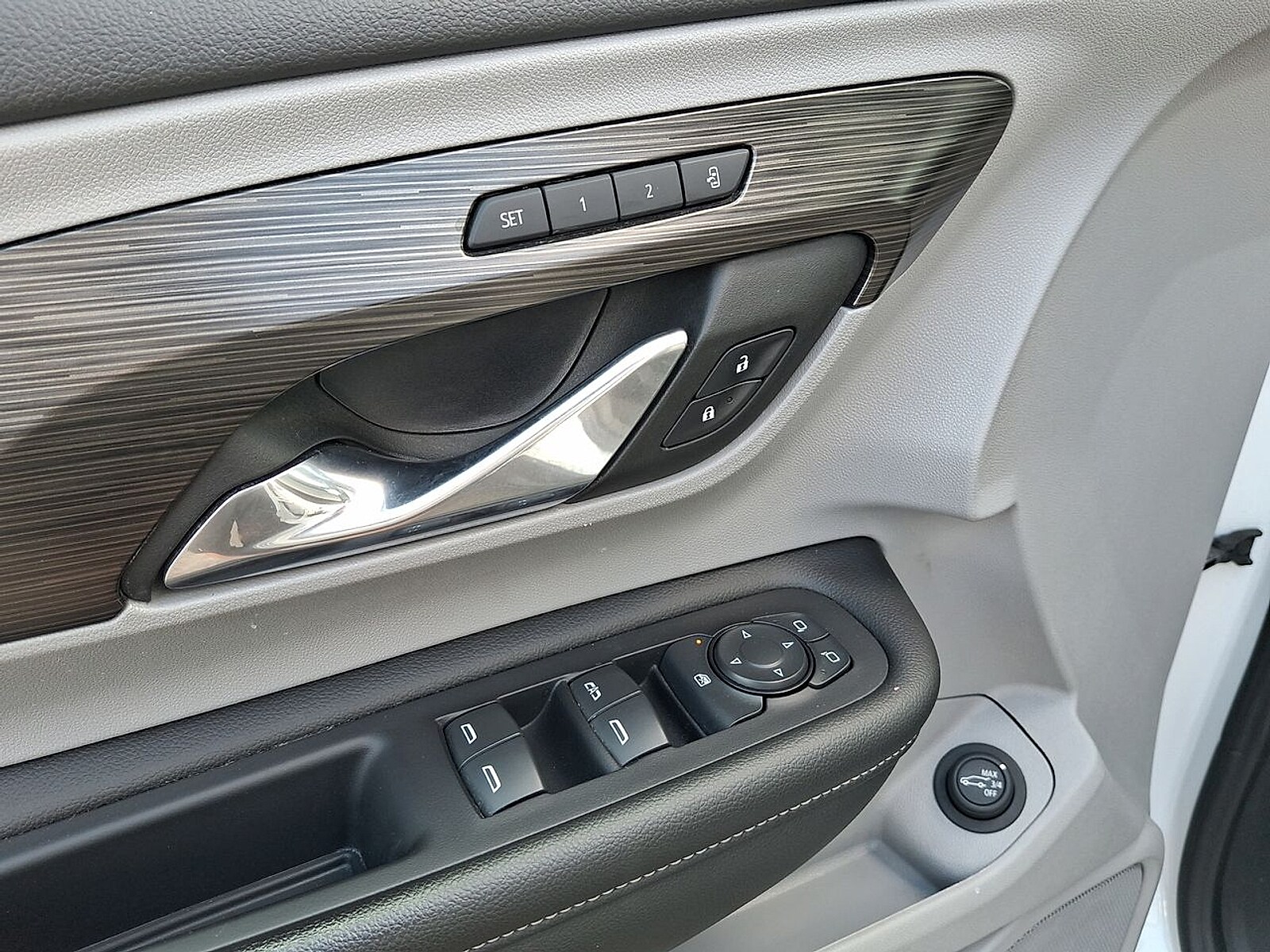 2023 GMC Terrain SLT - Photo 23