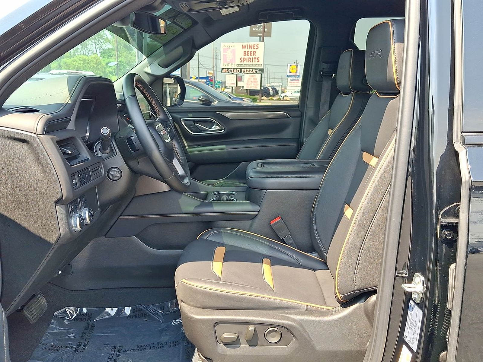 2023 GMC Yukon AT4 - Photo 19