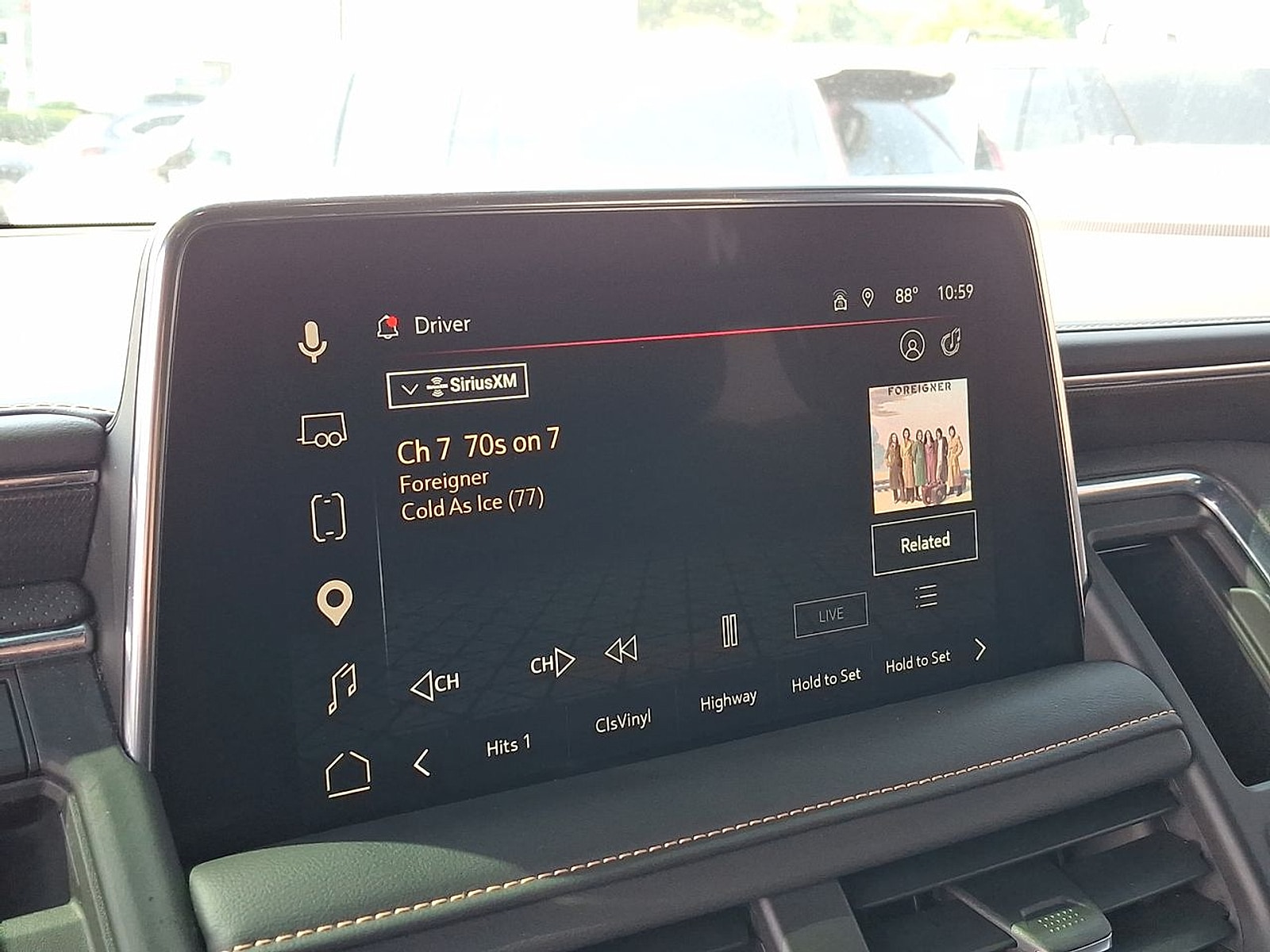2023 GMC Yukon AT4 - Photo 13