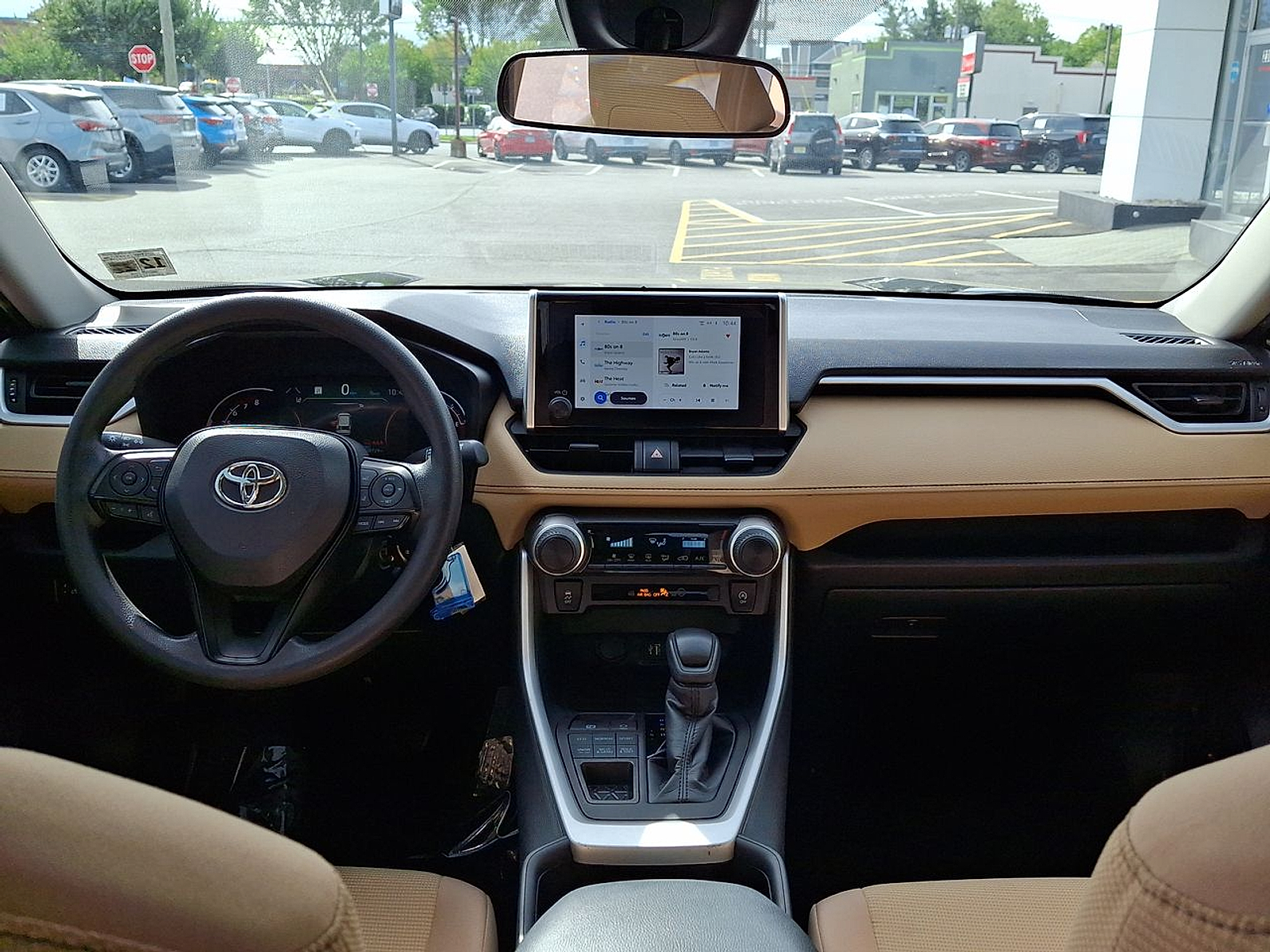 2023 Toyota RAV4 LE - Photo 19