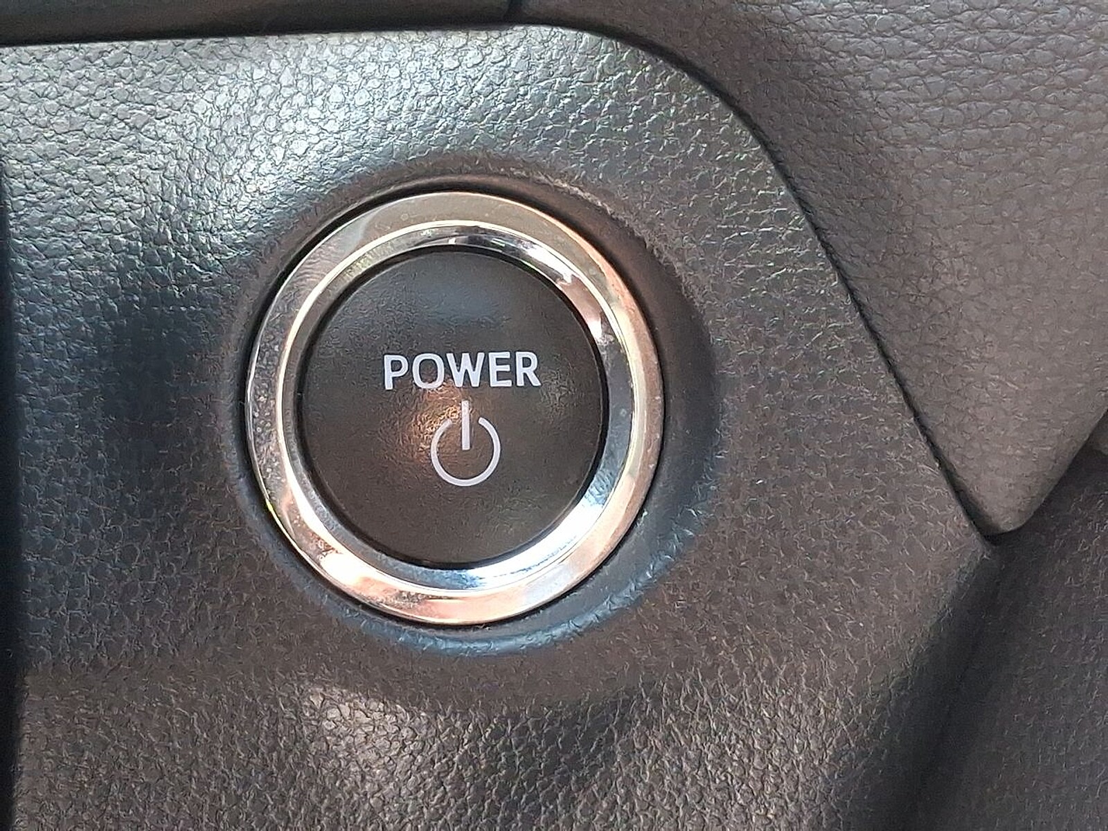 2023 Toyota RAV4 XLE - Photo 16