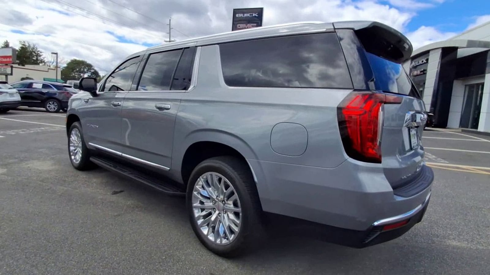 2024 GMC Yukon XL SLT - Photo 4