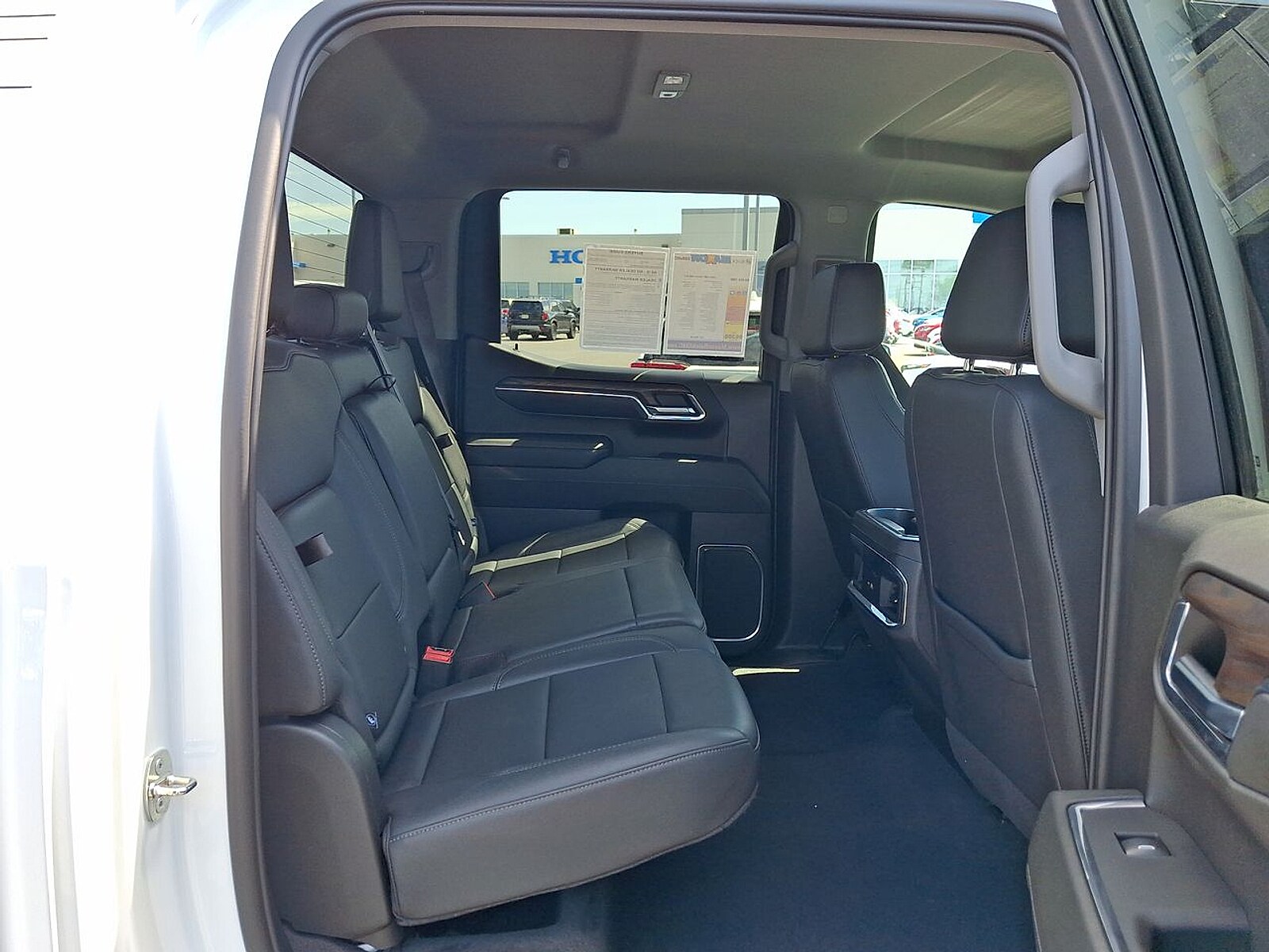 2024 GMC Sierra 1500 SLT - Photo 26