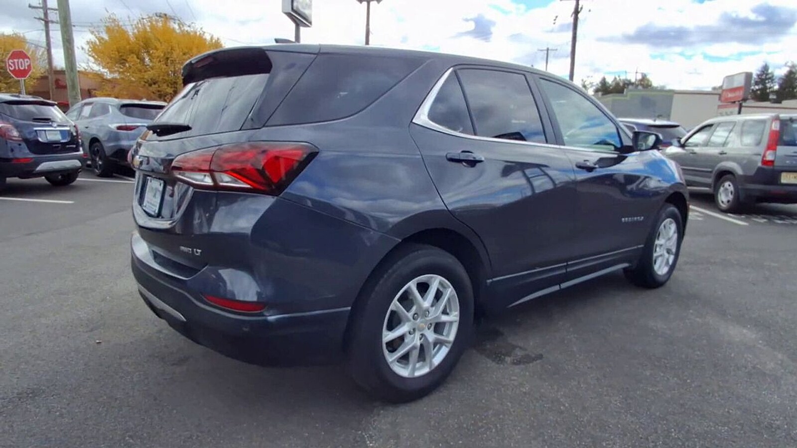 2023 Chevrolet Equinox LT photo 2