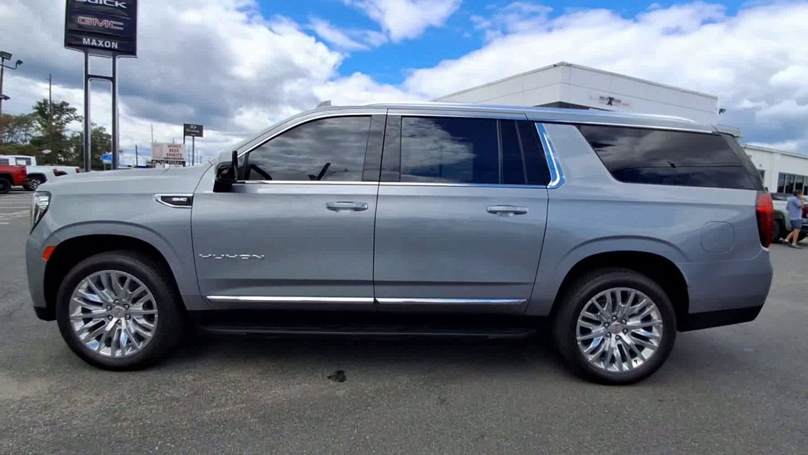 2024 GMC Yukon XL SLT - Photo 5