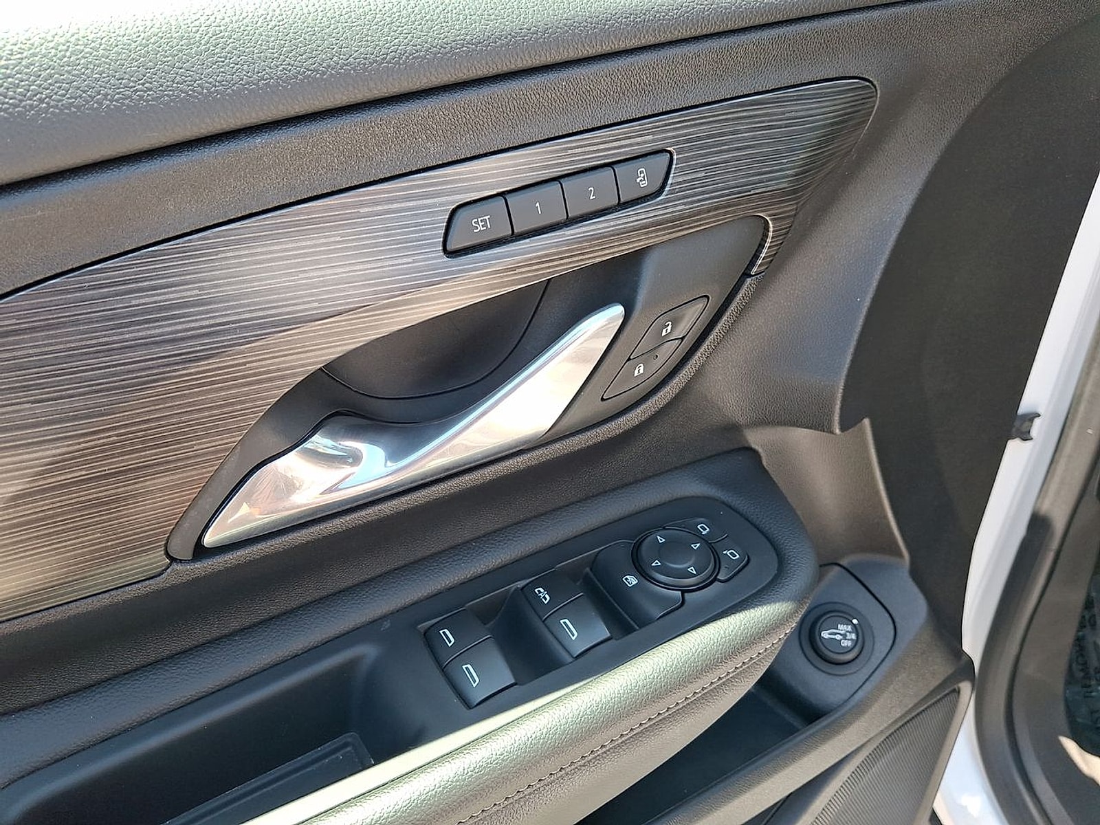 2024 GMC Terrain SLT - Photo 22
