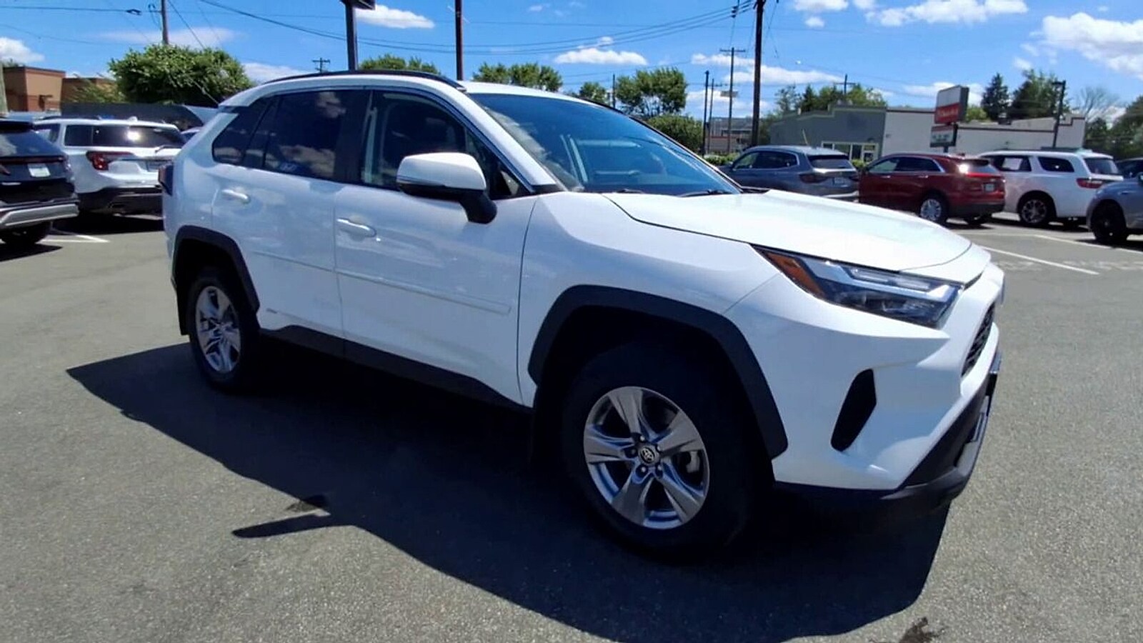 2023 Toyota RAV4 XLE - Photo 8