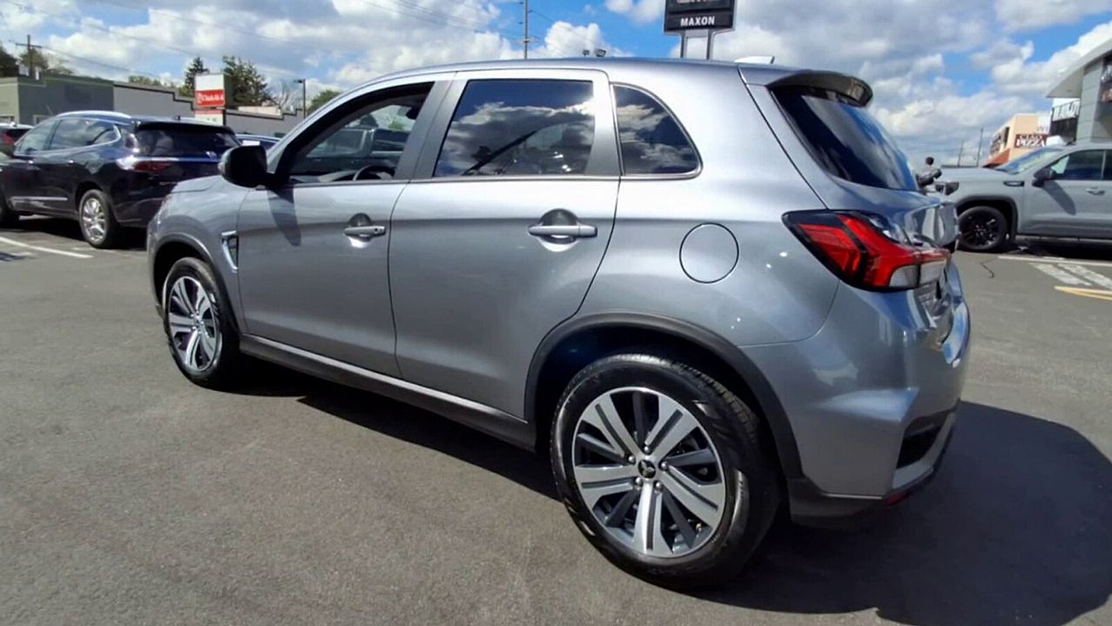 2024 Mitsubishi Outlander Sport SE photo 4