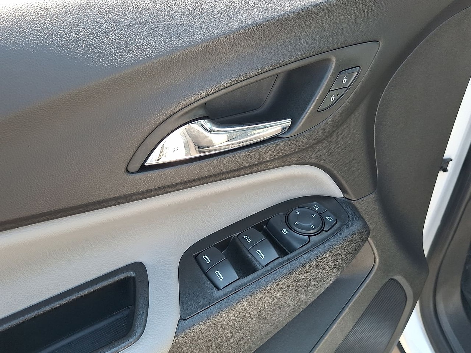 2024 Chevrolet Equinox LS - Photo 22