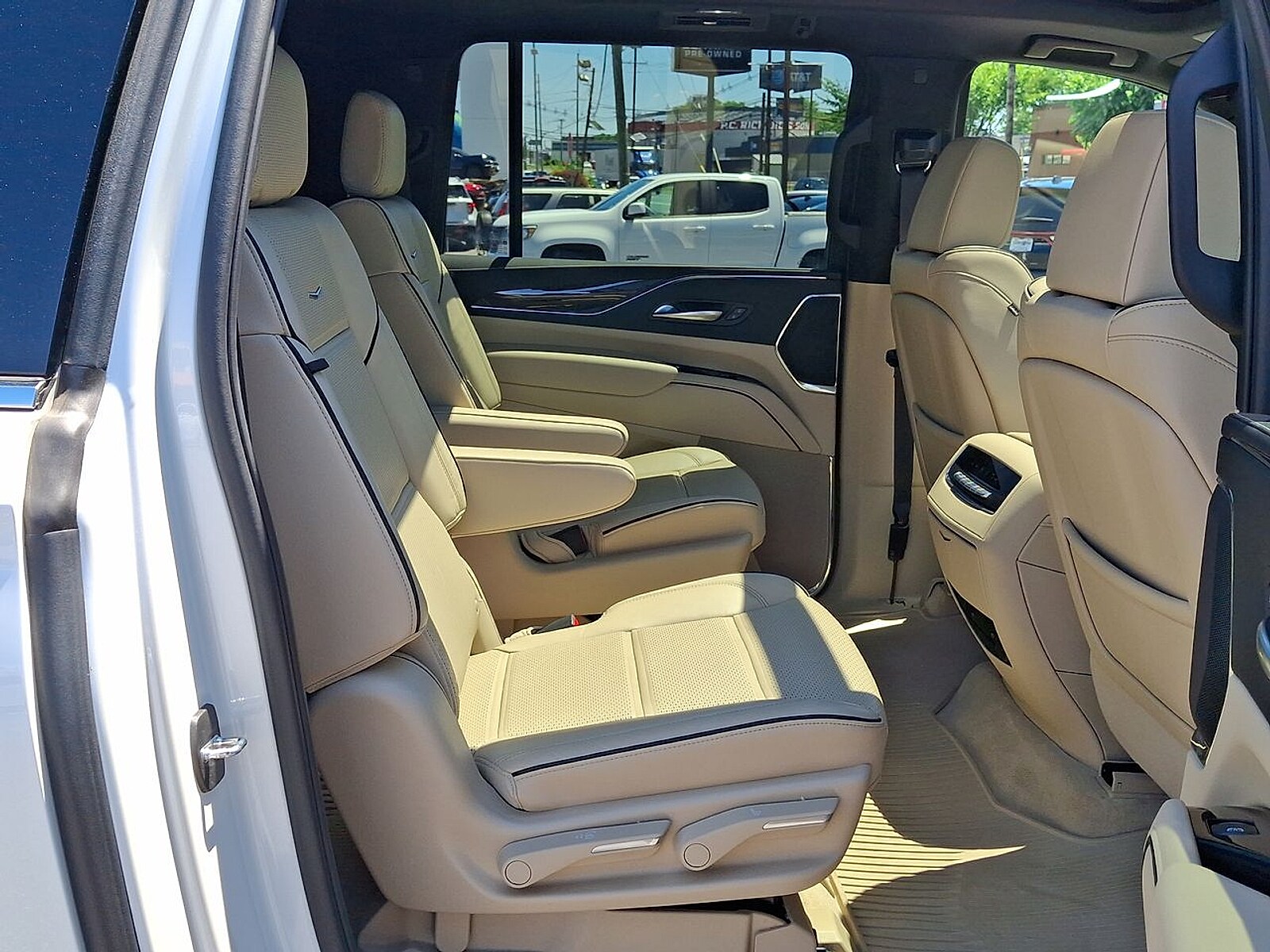 2024 Cadillac Escalade ESV Premium Luxury - Photo 27