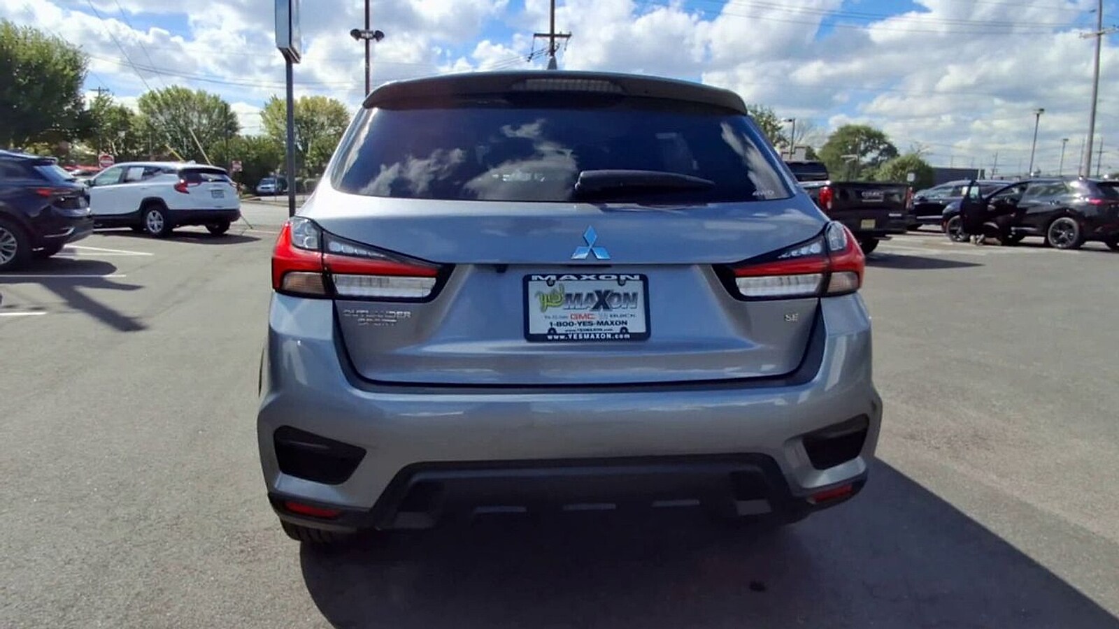 2024 Mitsubishi Outlander Sport SE photo 3