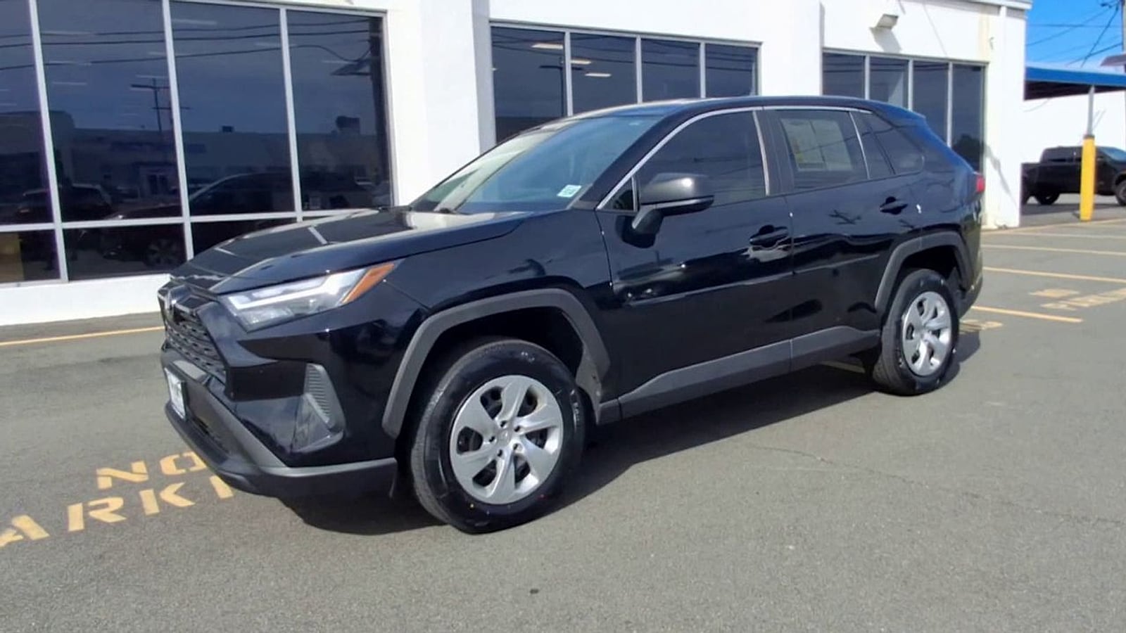 2023 Toyota RAV4 LE - Photo 6