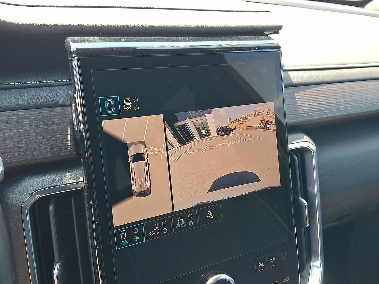 2024 GMC Acadia Denali - Photo 15