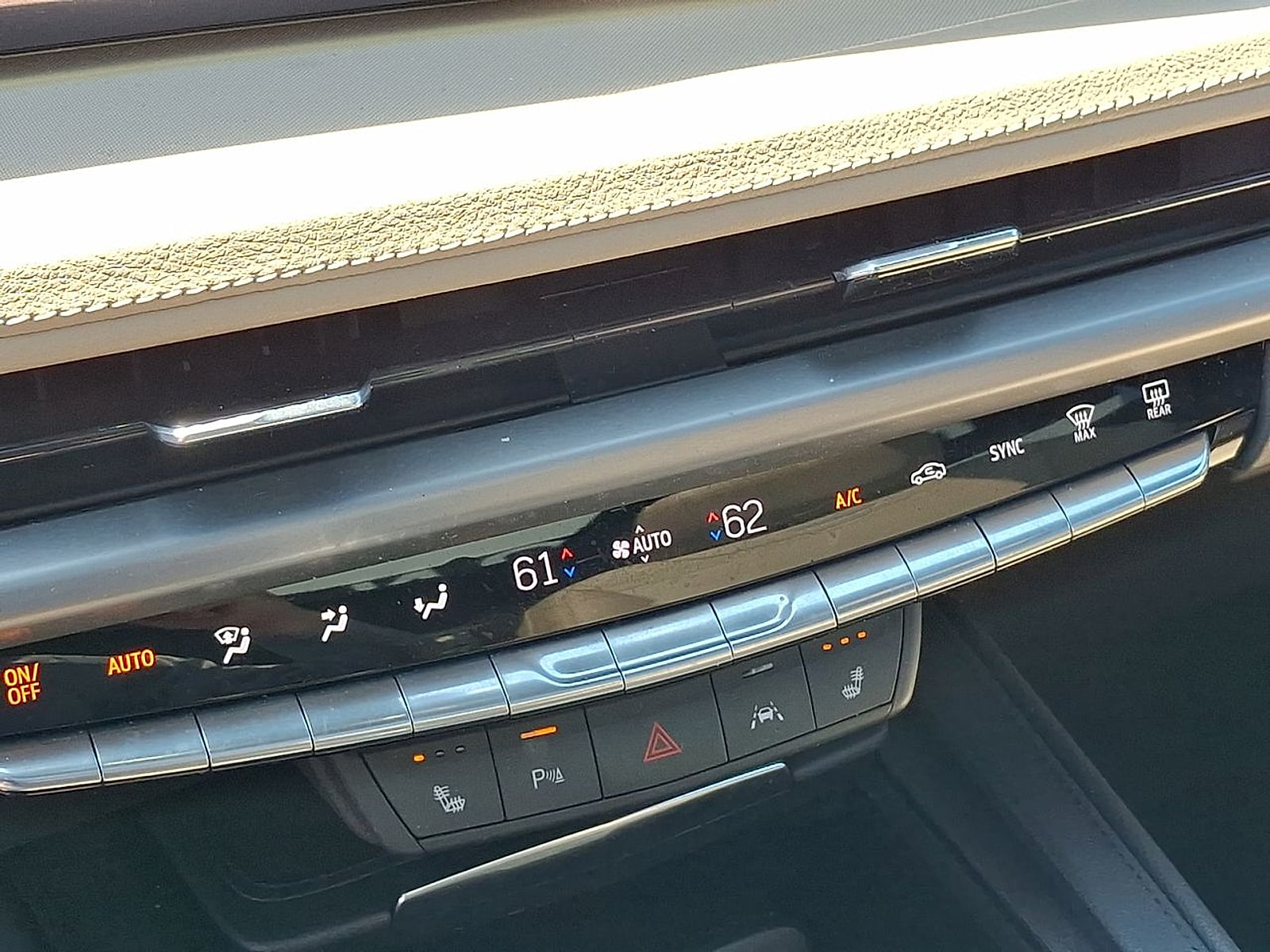 2024 Cadillac XT4 Luxury - Photo 35