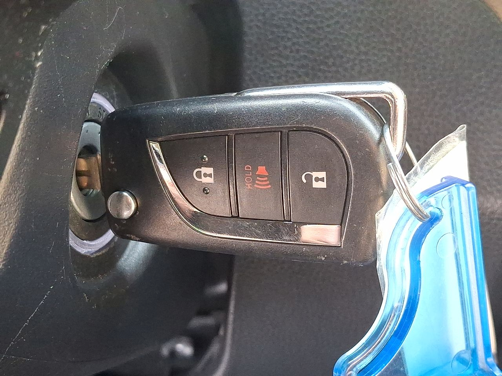 2023 Toyota RAV4 LE - Photo 16