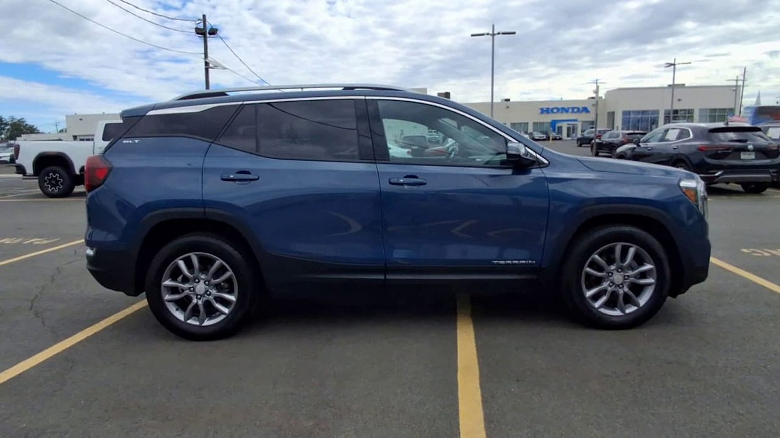 2024 GMC Terrain SLT - Photo 9