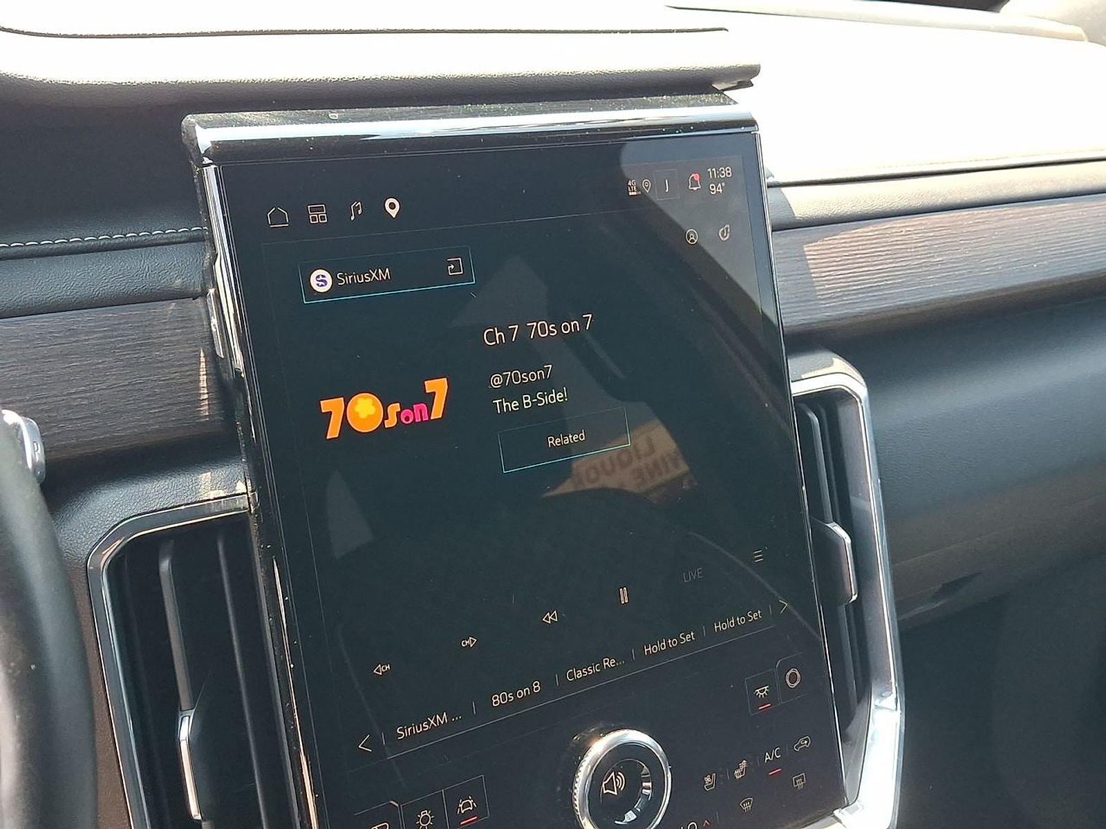 2024 GMC Acadia Denali - Photo 13